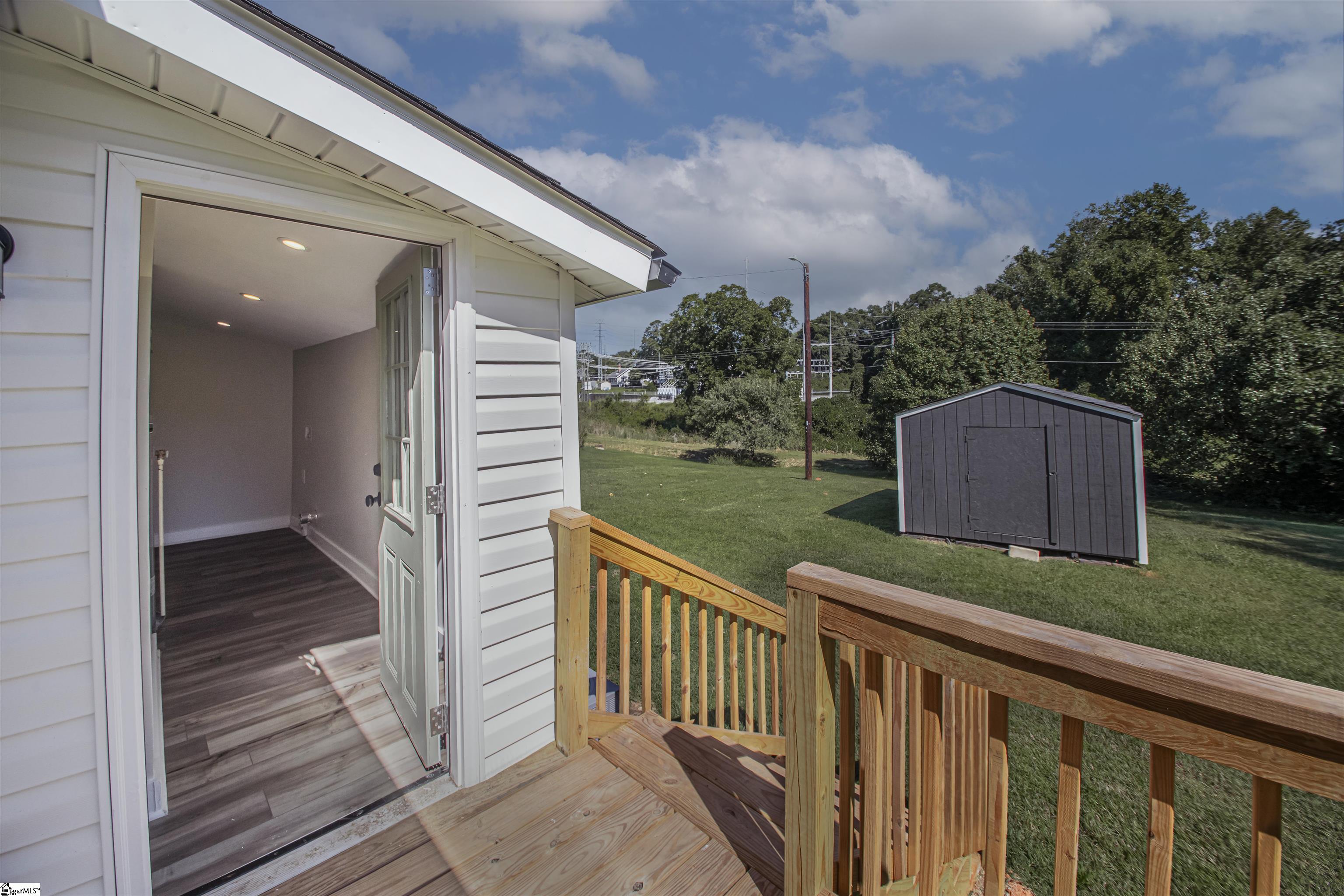 105 E Beattie Street Property Photo 33