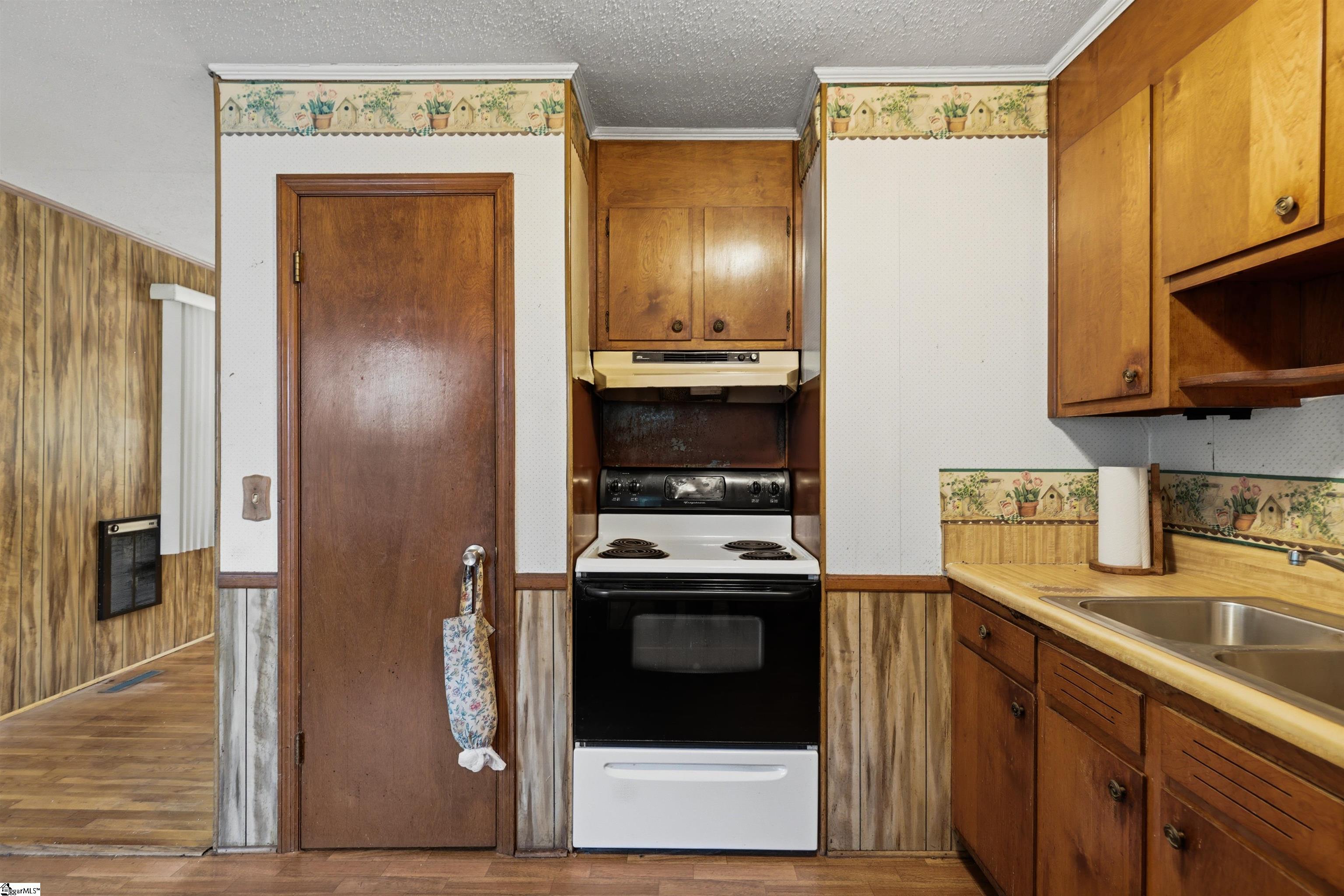 37 Theodore Circle Property Photo 9