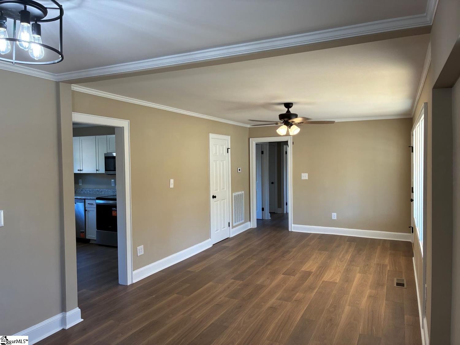 408 W Roosevelt Drive Property Photo 5