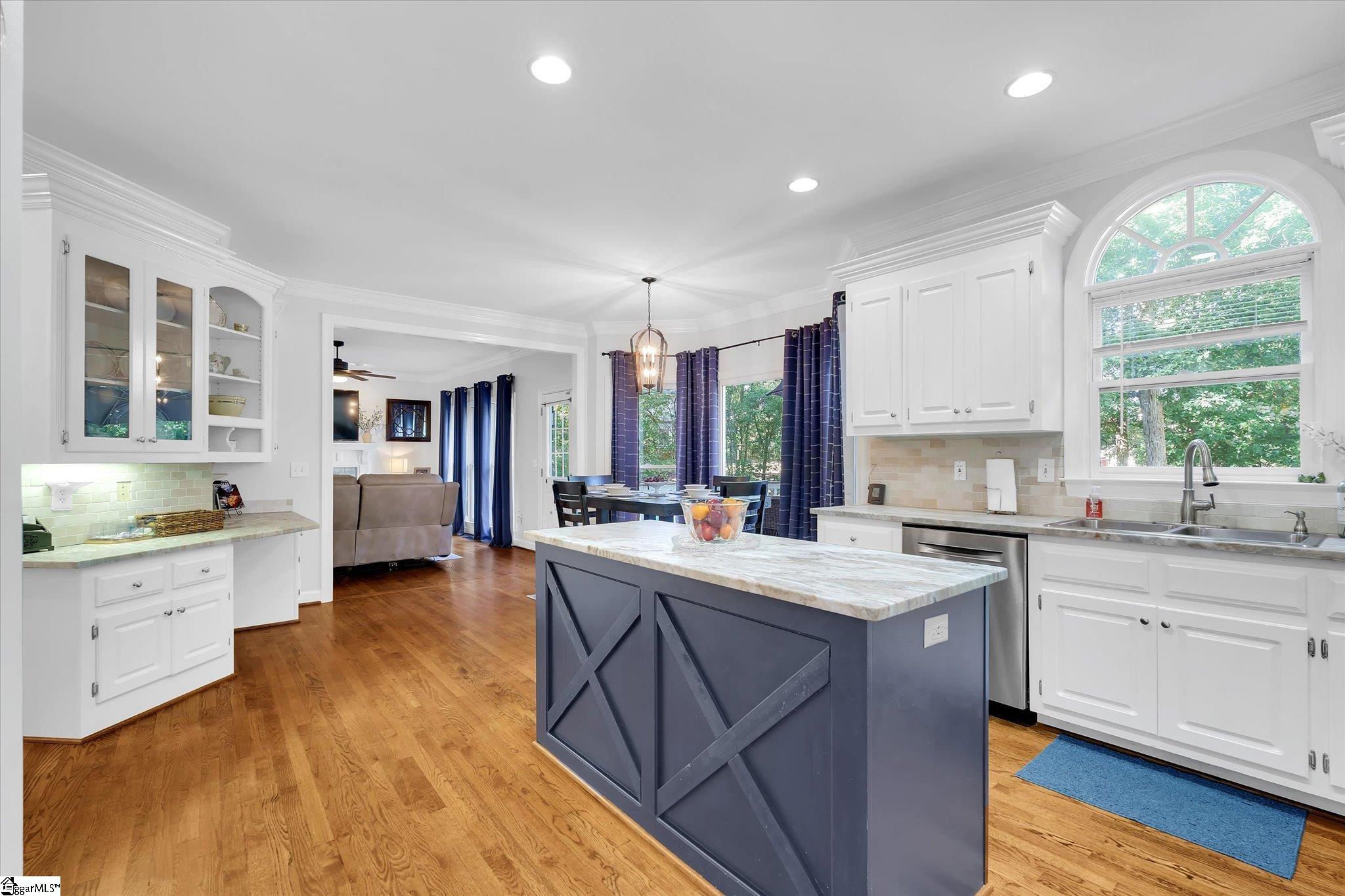 6 Falling Ridge Court Property Photo 3