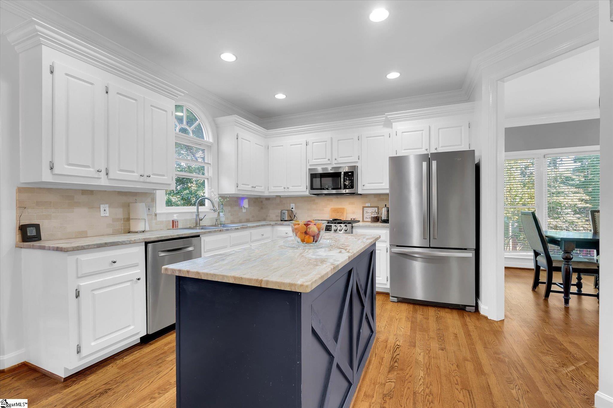 6 Falling Ridge Court Property Photo 8