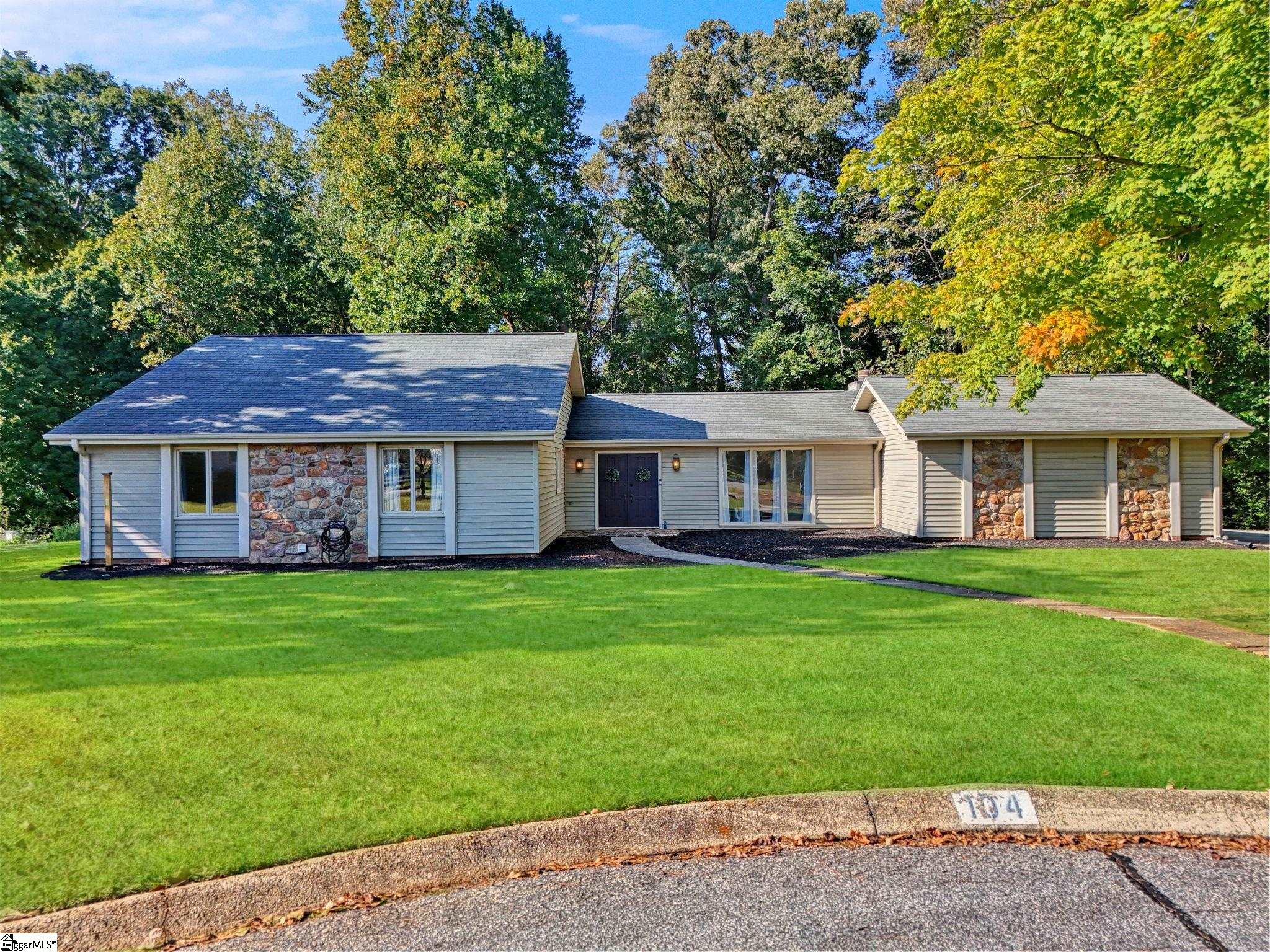 104 W Croydon Court Property Photo 8