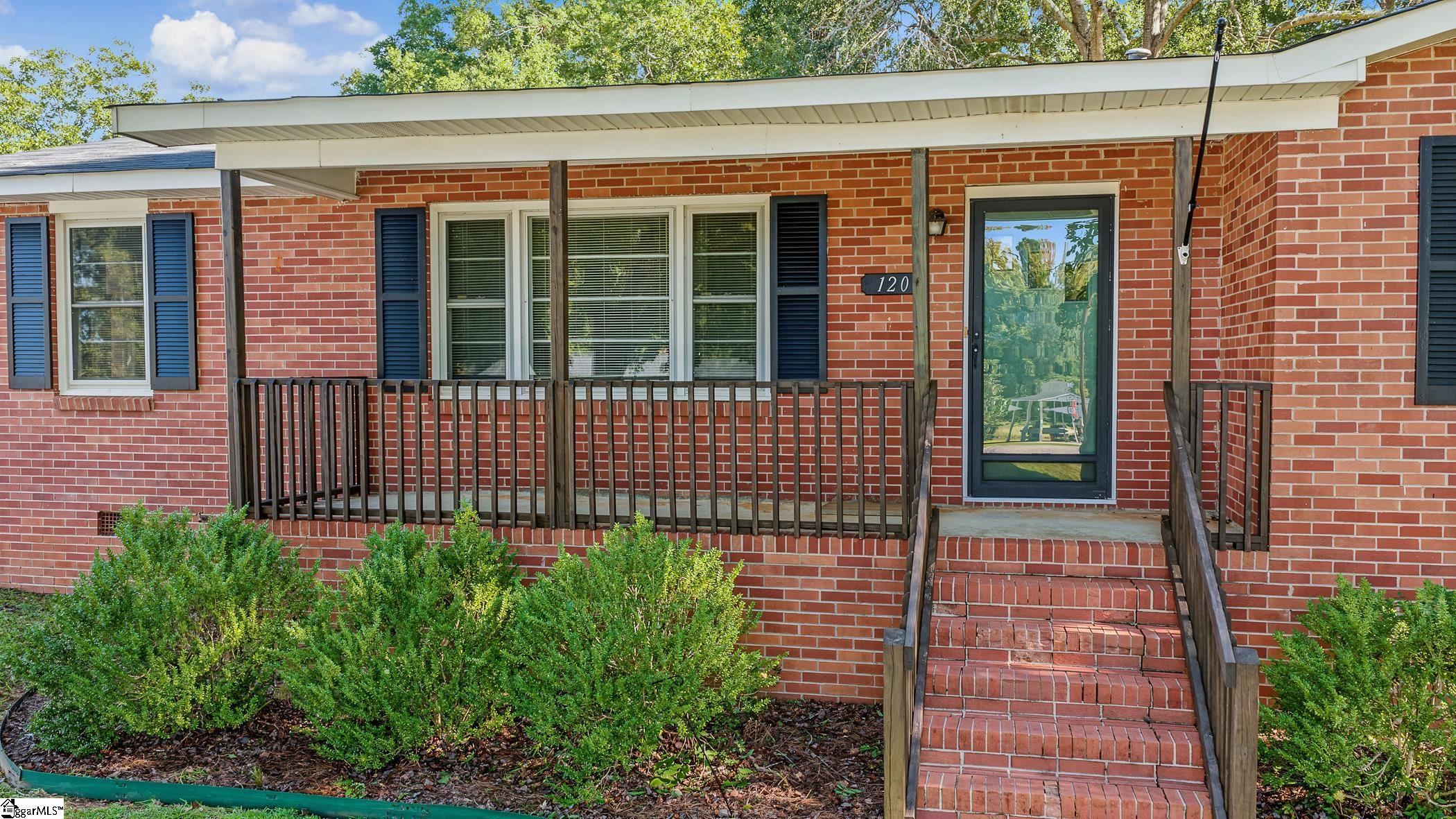 120 Kingston Drive Property Photo 2
