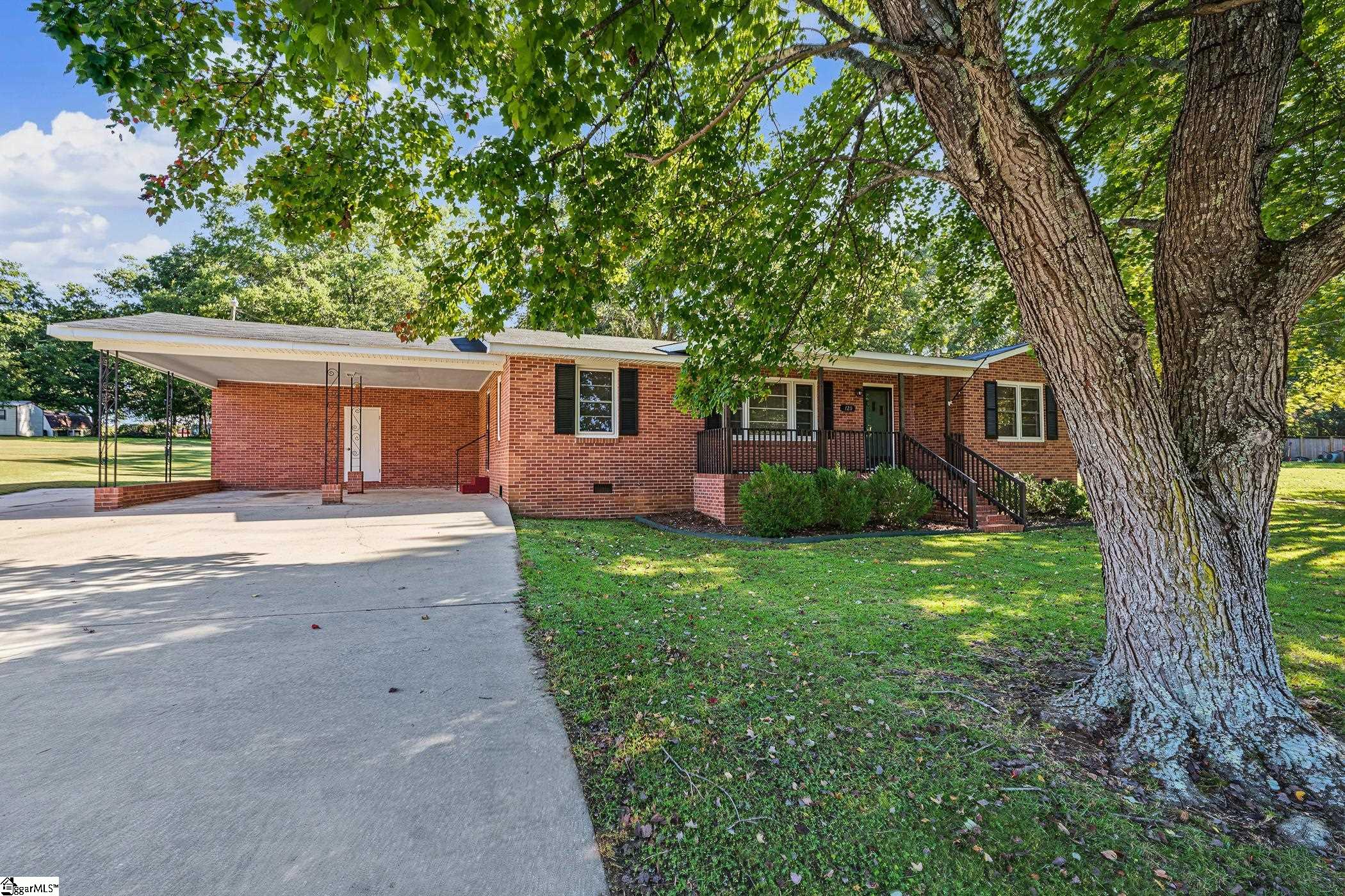 120 Kingston Drive Property Photo 3