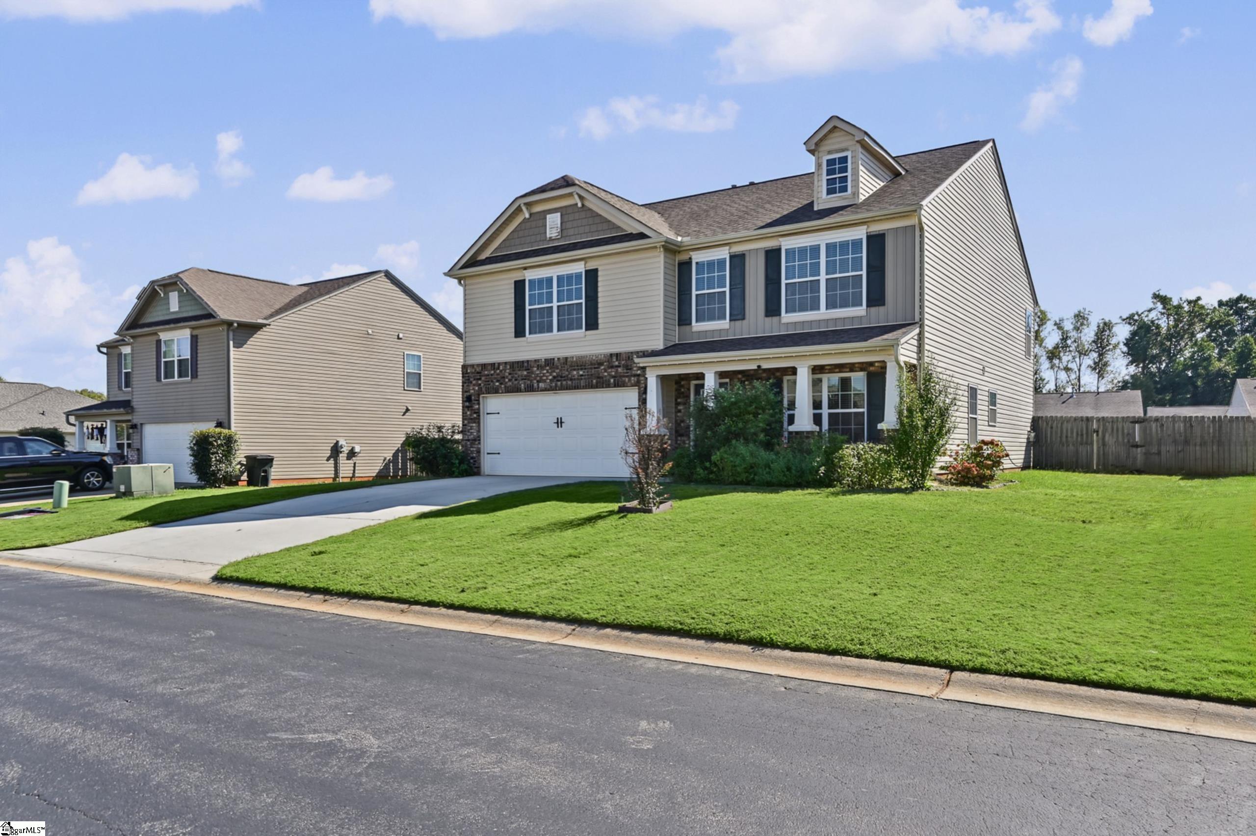 611 Willow Bank Landing Property Photo 2