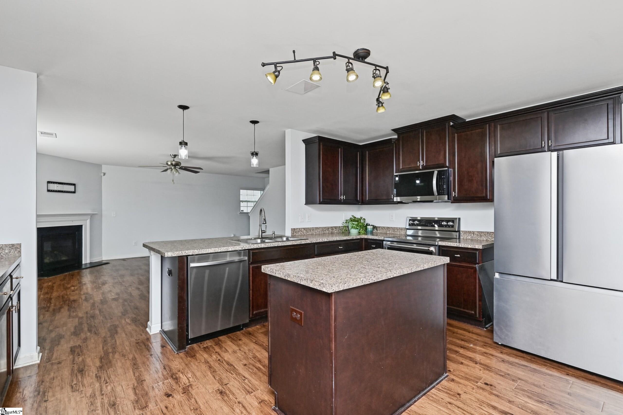 611 Willow Bank Landing Property Photo 4