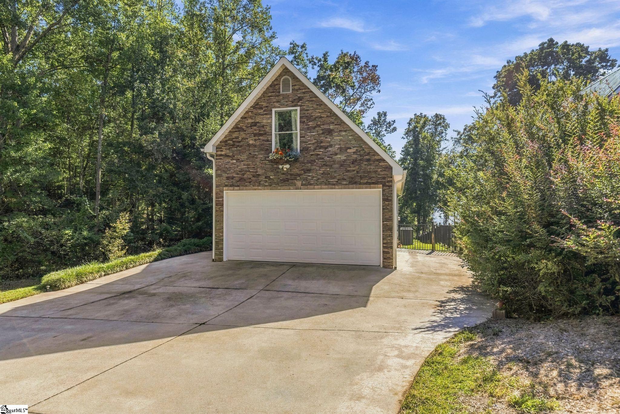 127 Fields Avenue Property Photo 2