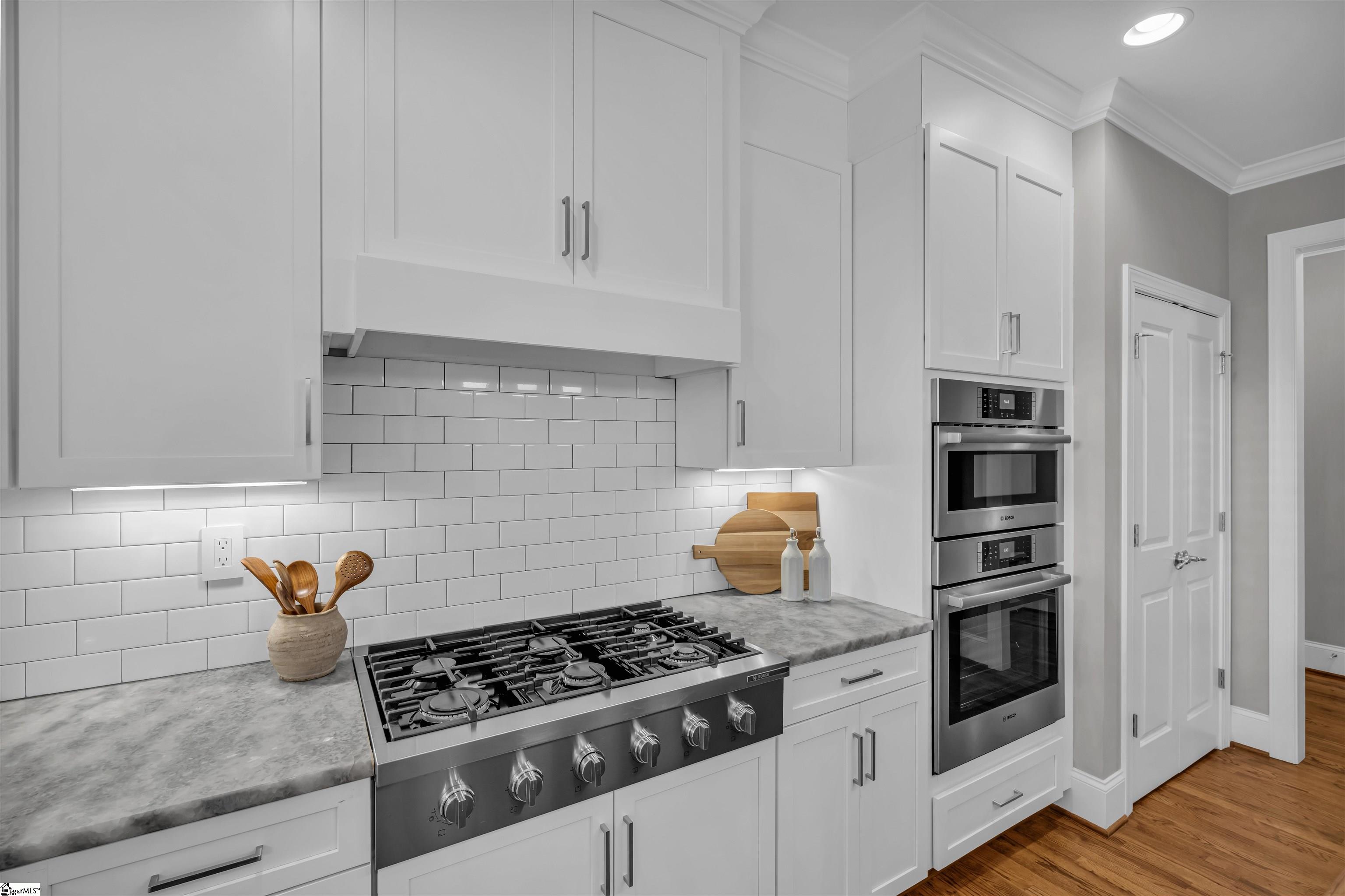 160 Stall Street Property Photo 4