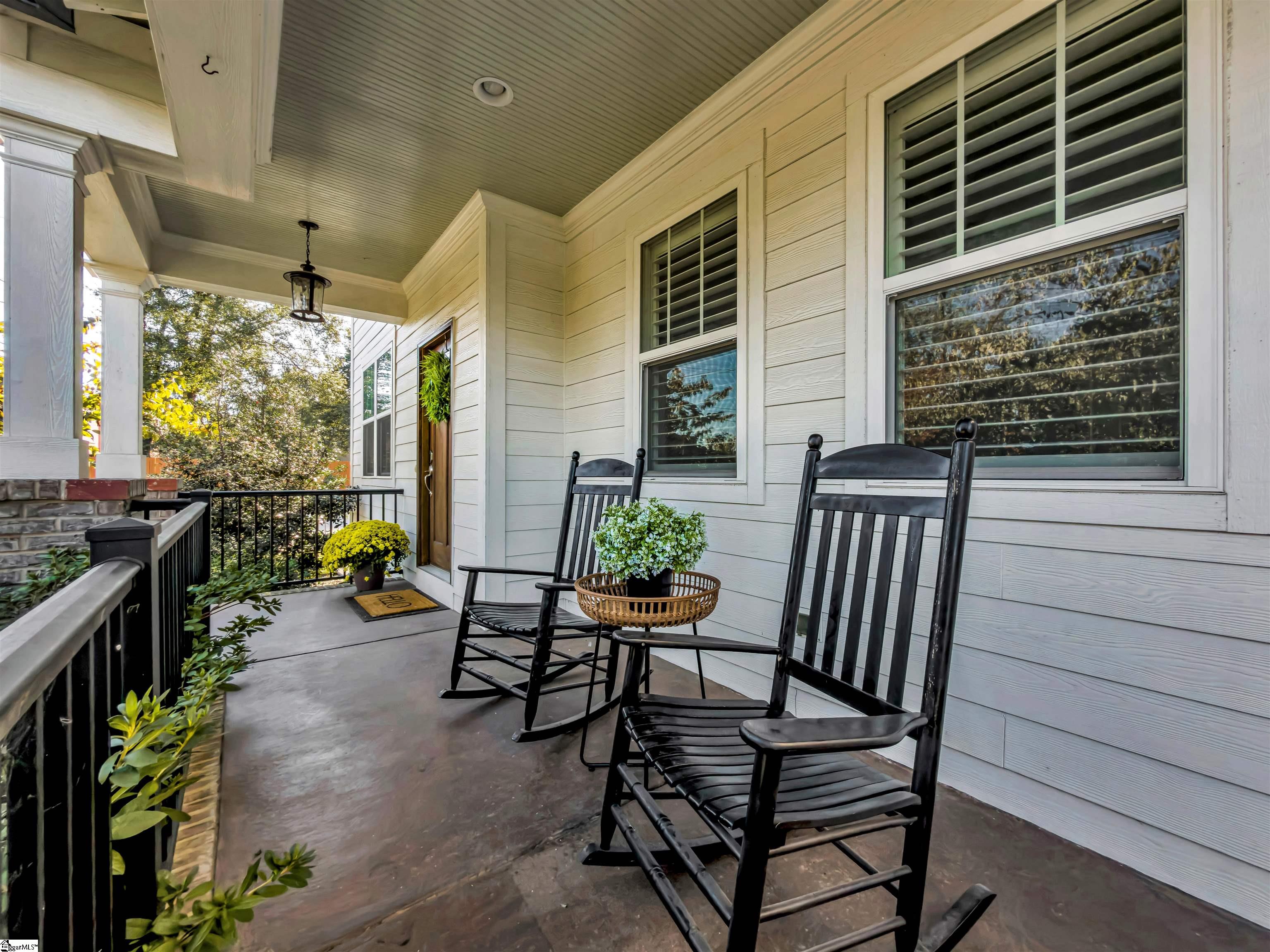 160 Stall Street Property Photo 8