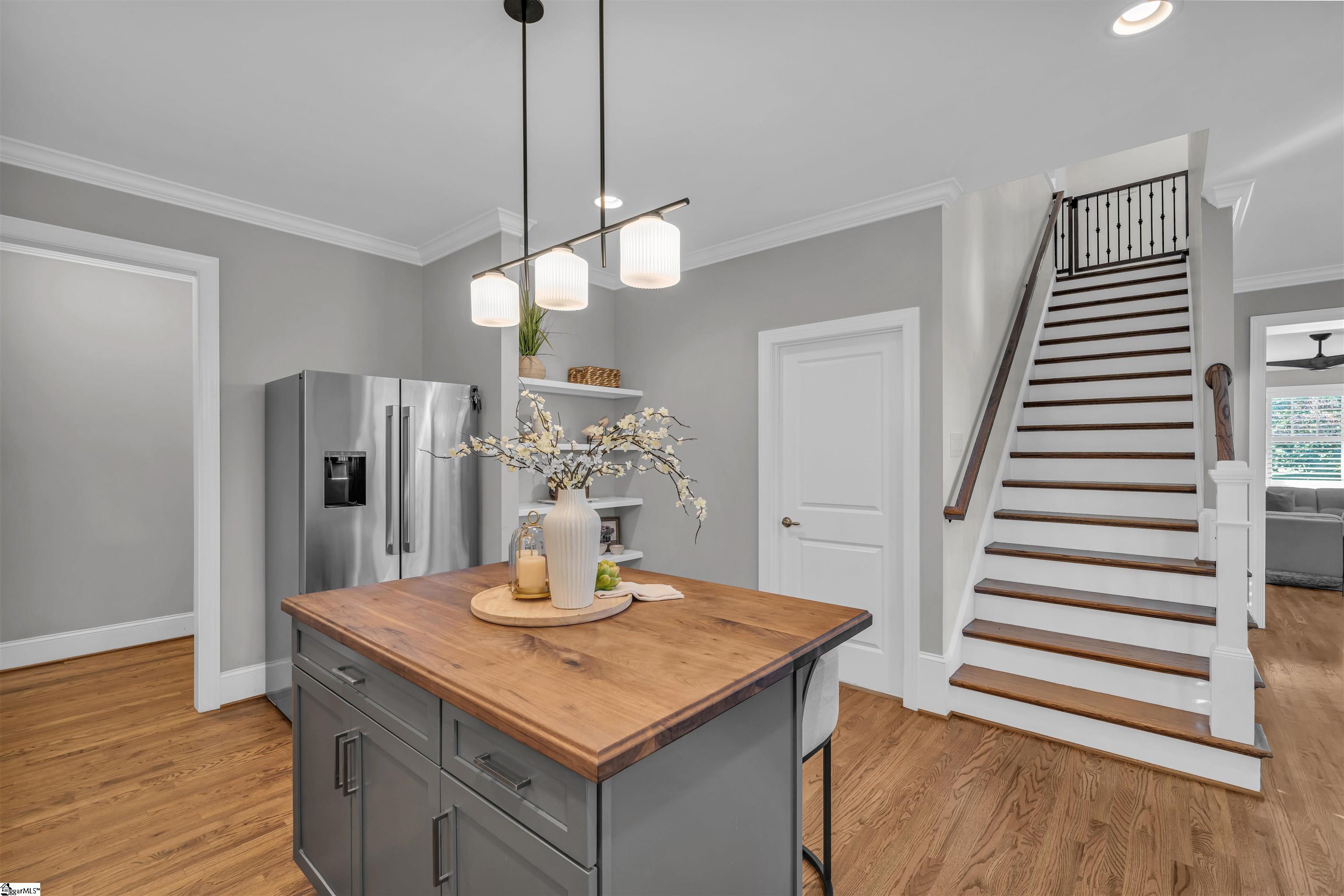 160 Stall Street Property Photo 16