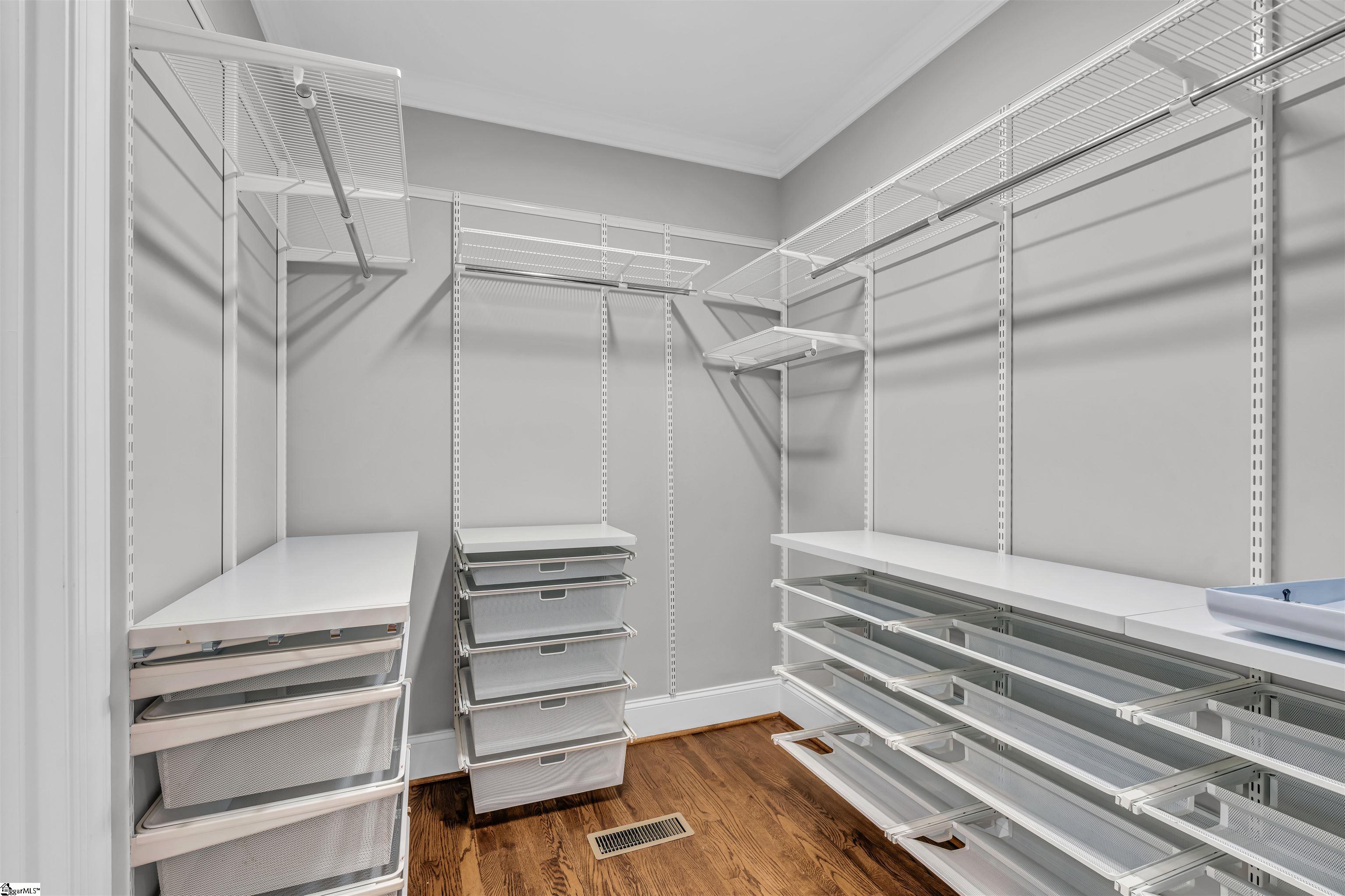 160 Stall Street Property Photo 23