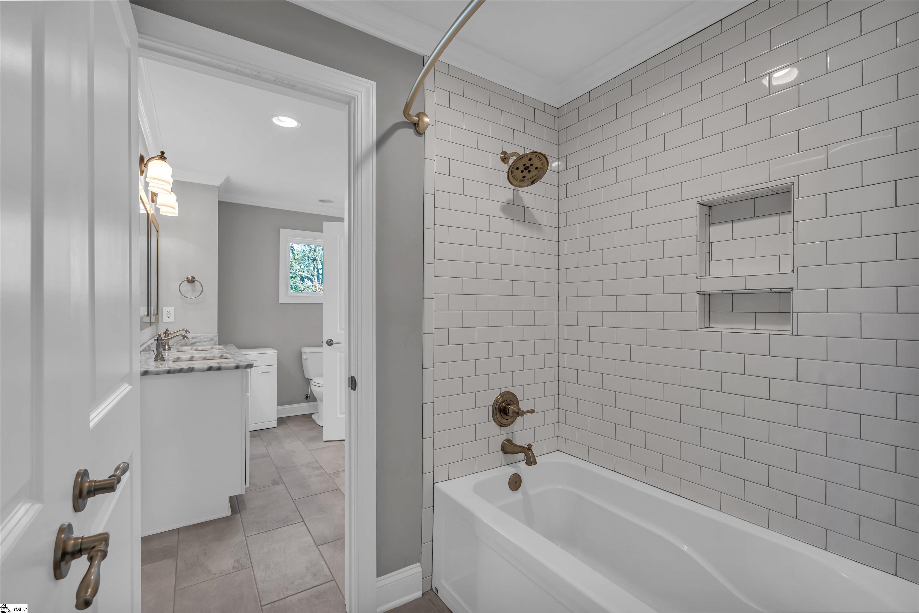 160 Stall Street Property Photo 29
