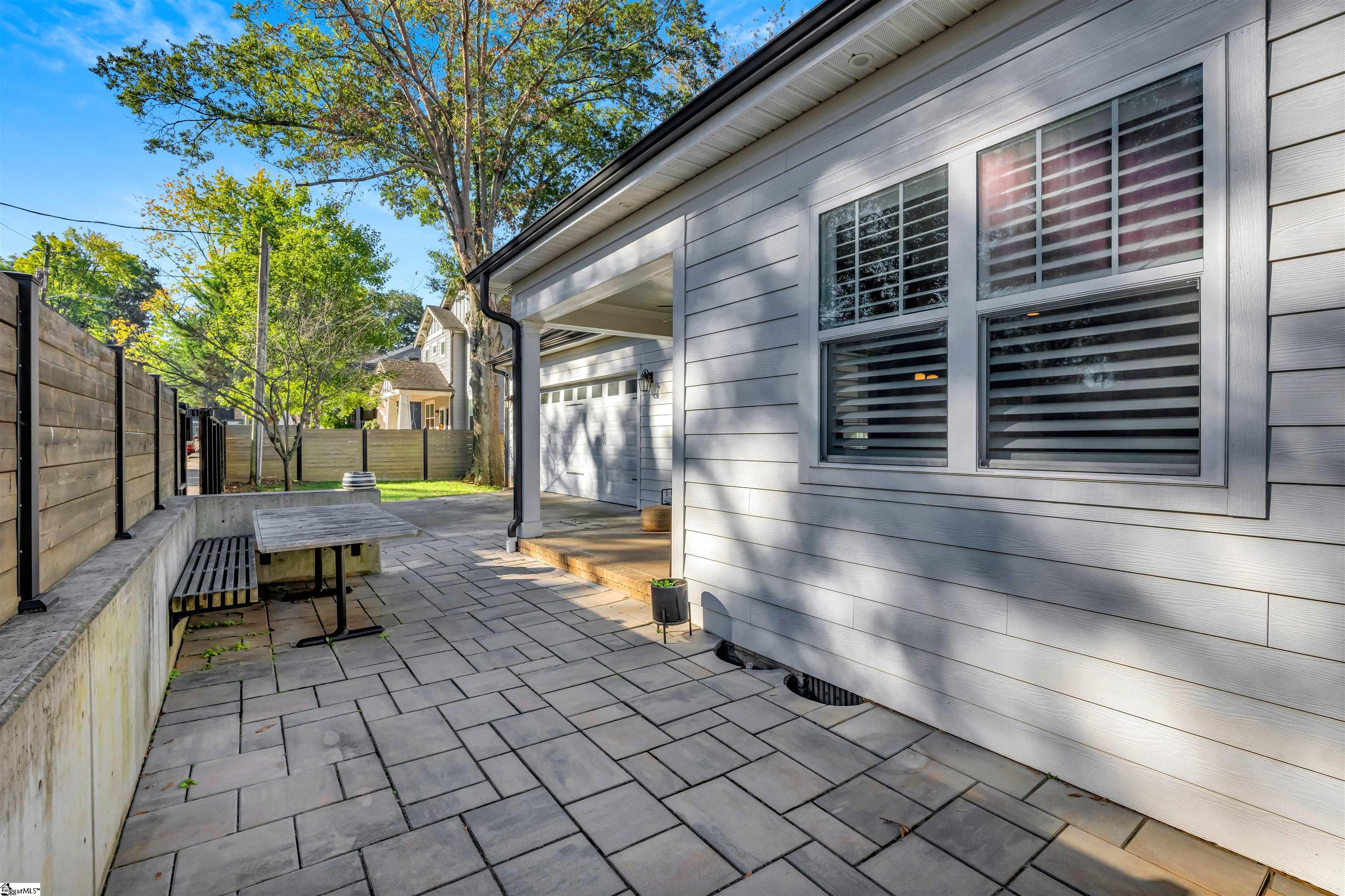 160 Stall Street Property Photo 36