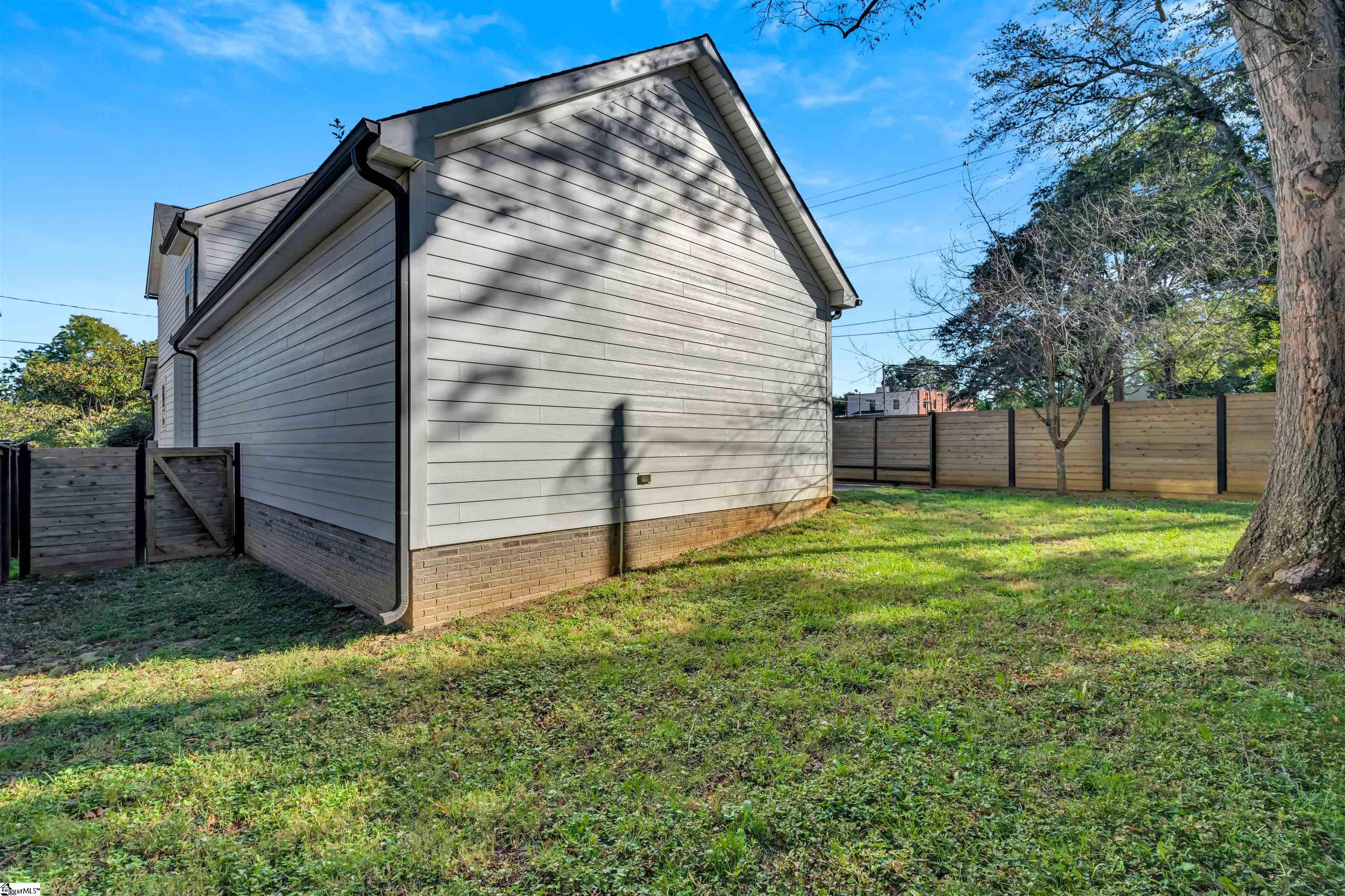 160 Stall Street Property Photo 39