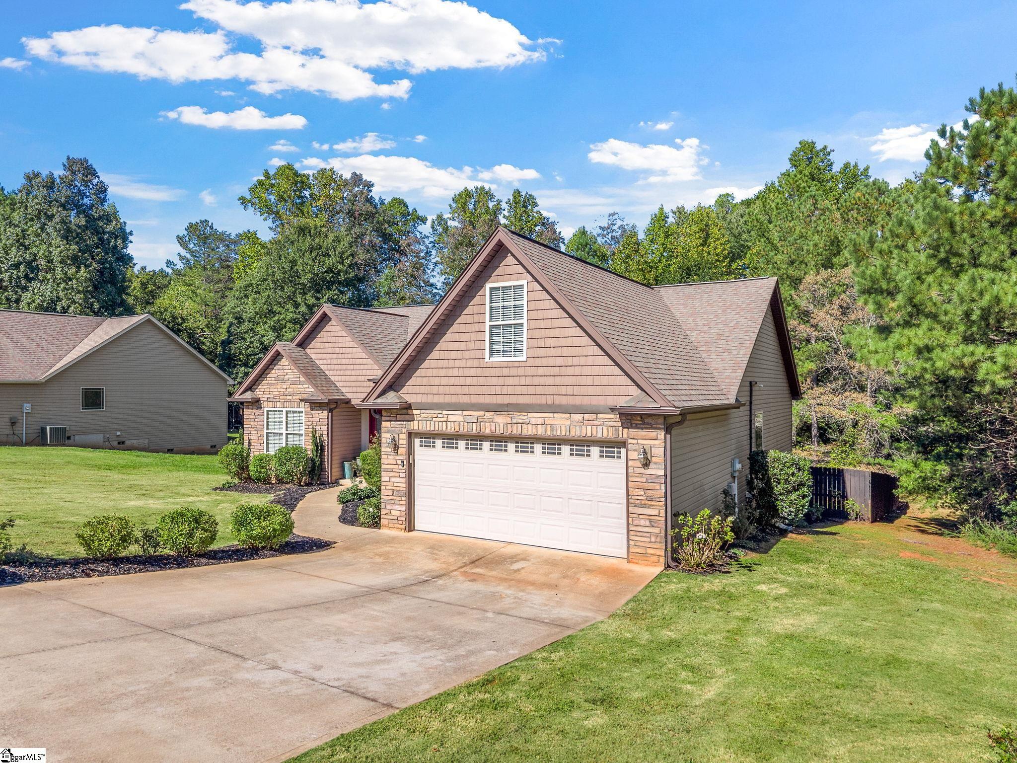 449 Abberly Lane Property Photo 4