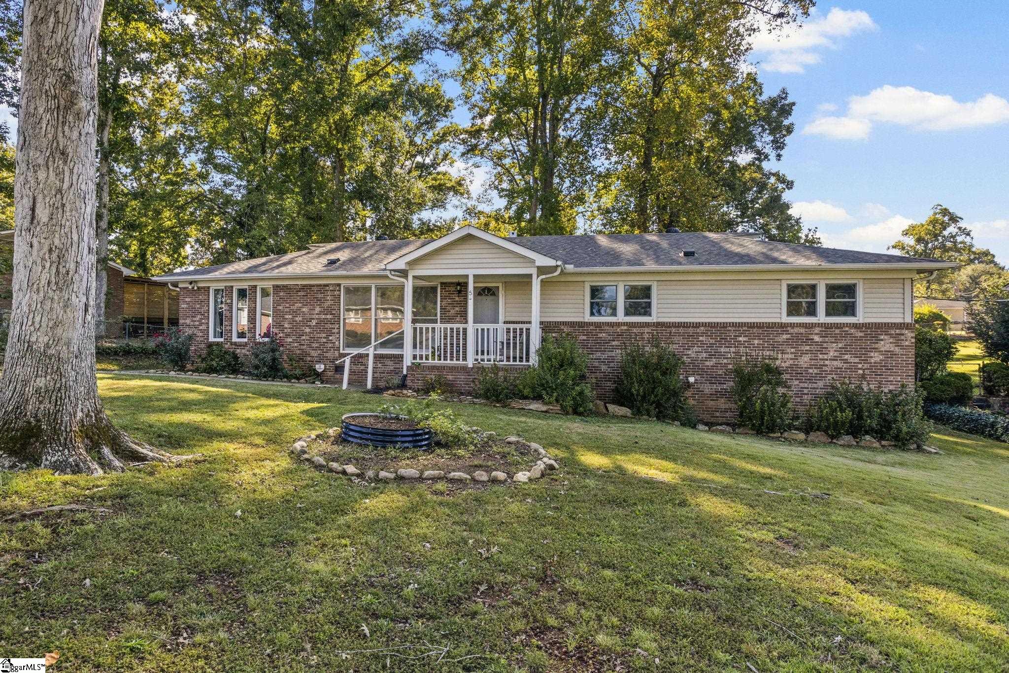 5 Tazewell Drive Property Photo 1