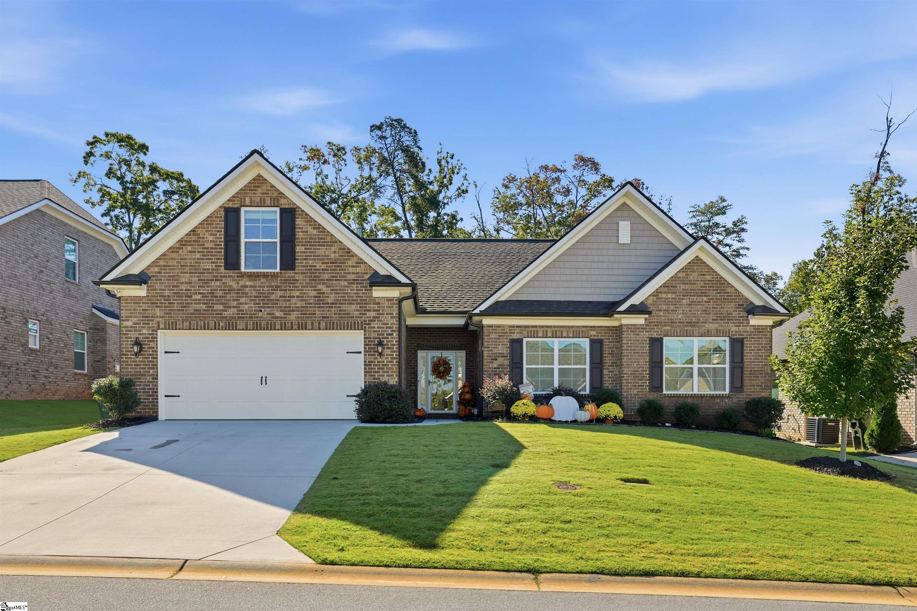 105 Oaktree Way Property Photo 1