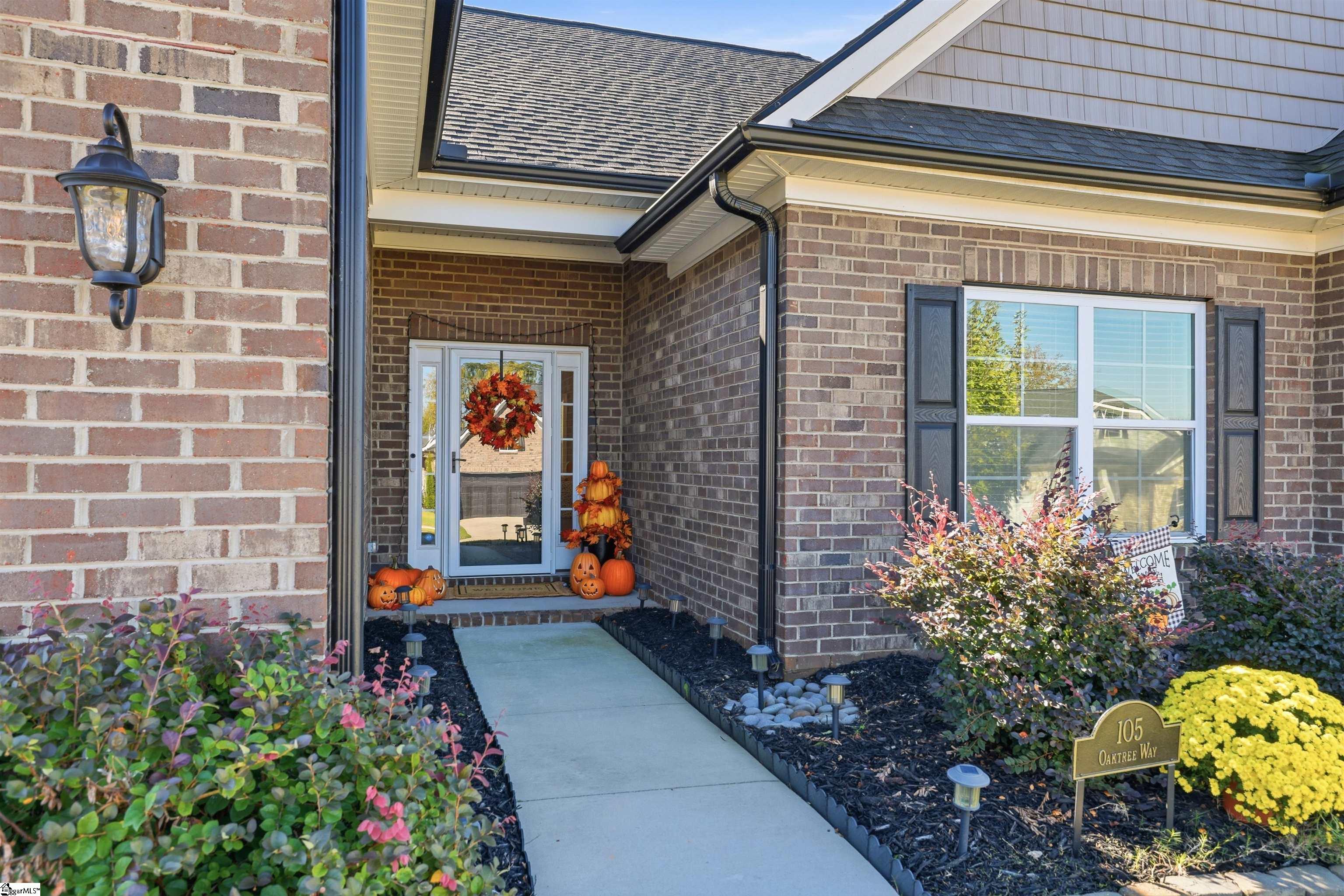 105 Oaktree Way Property Photo 2
