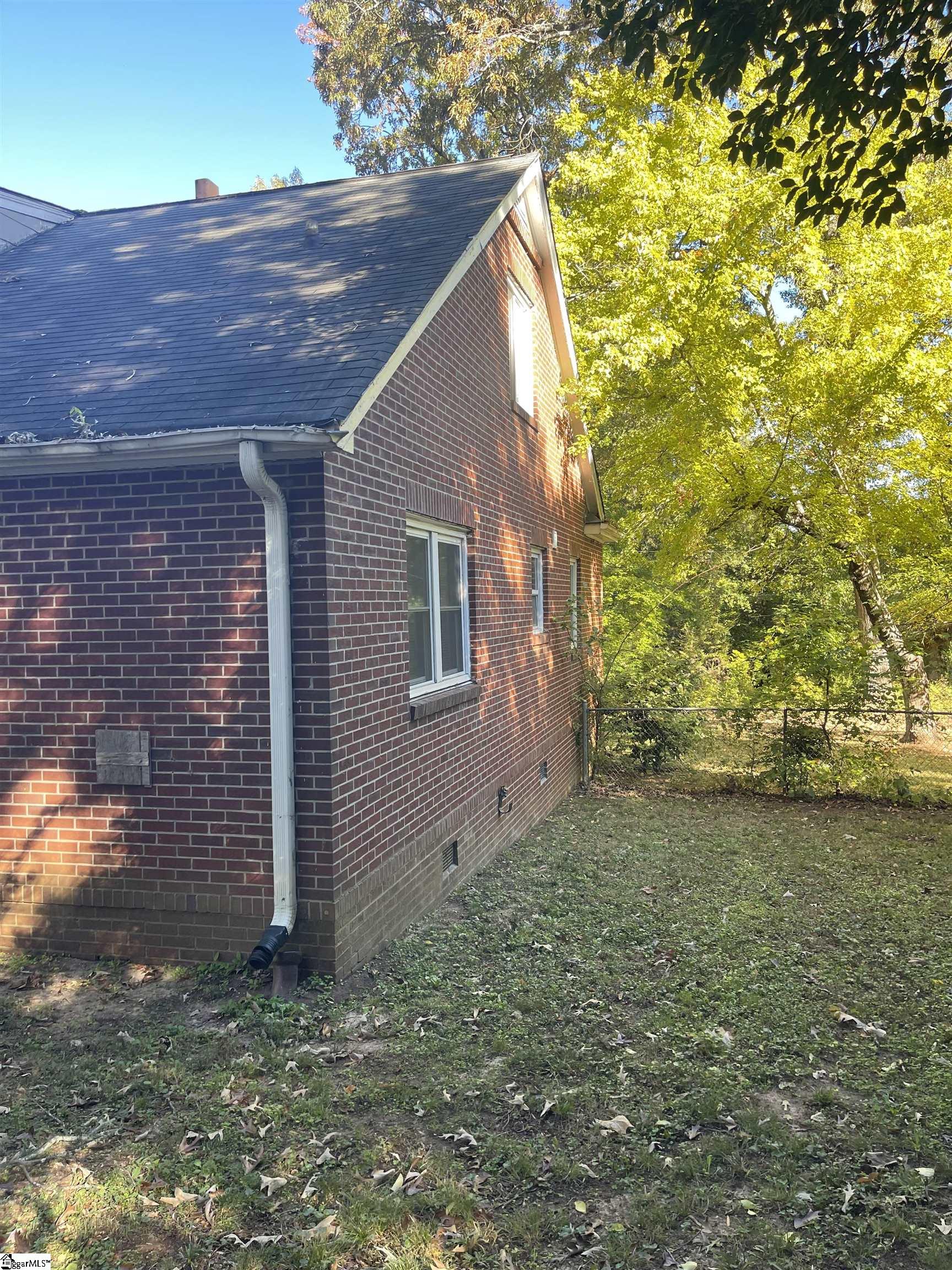 502 E Franklin Street Property Photo 4