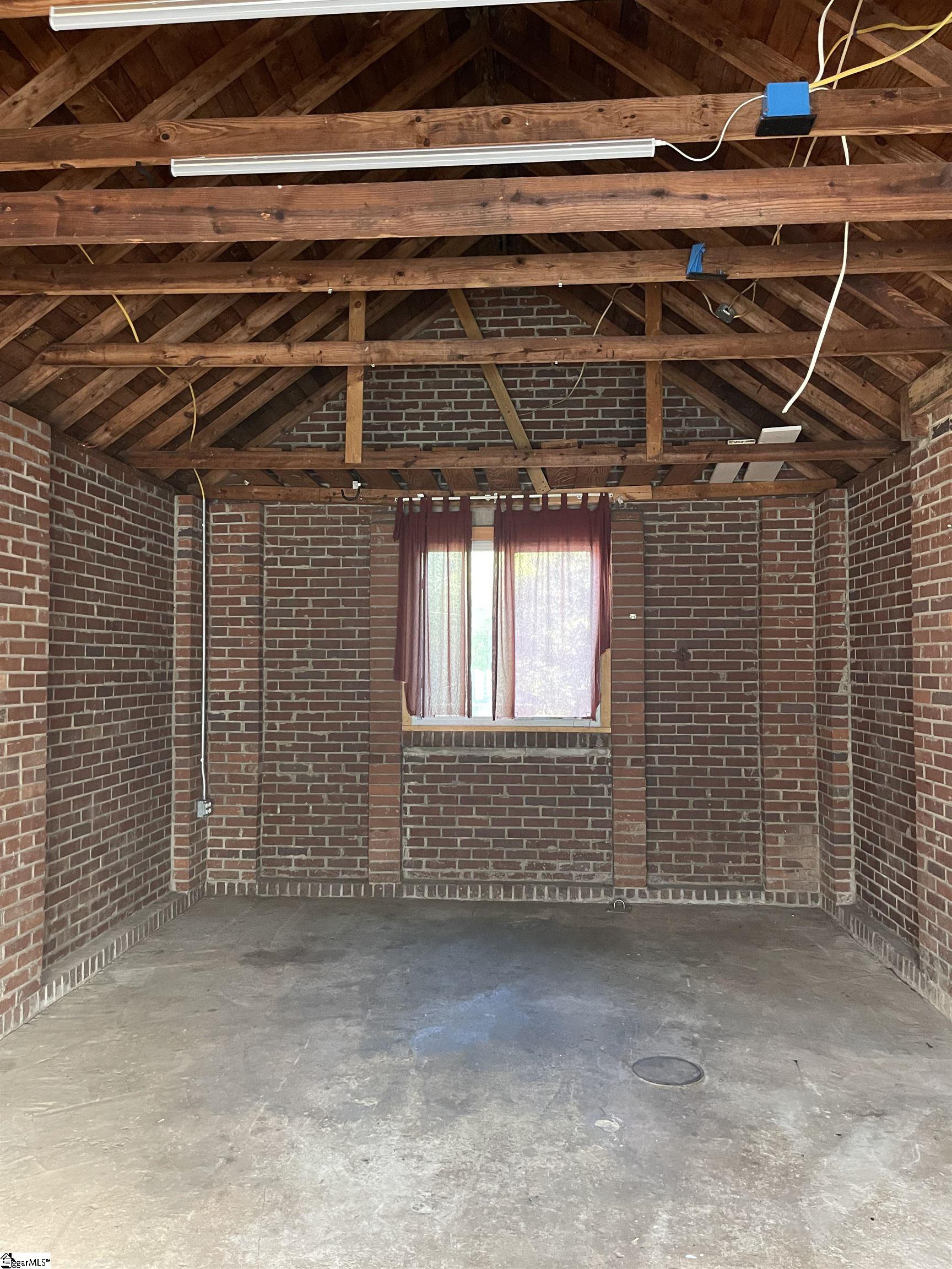 502 E Franklin Street Property Photo 6