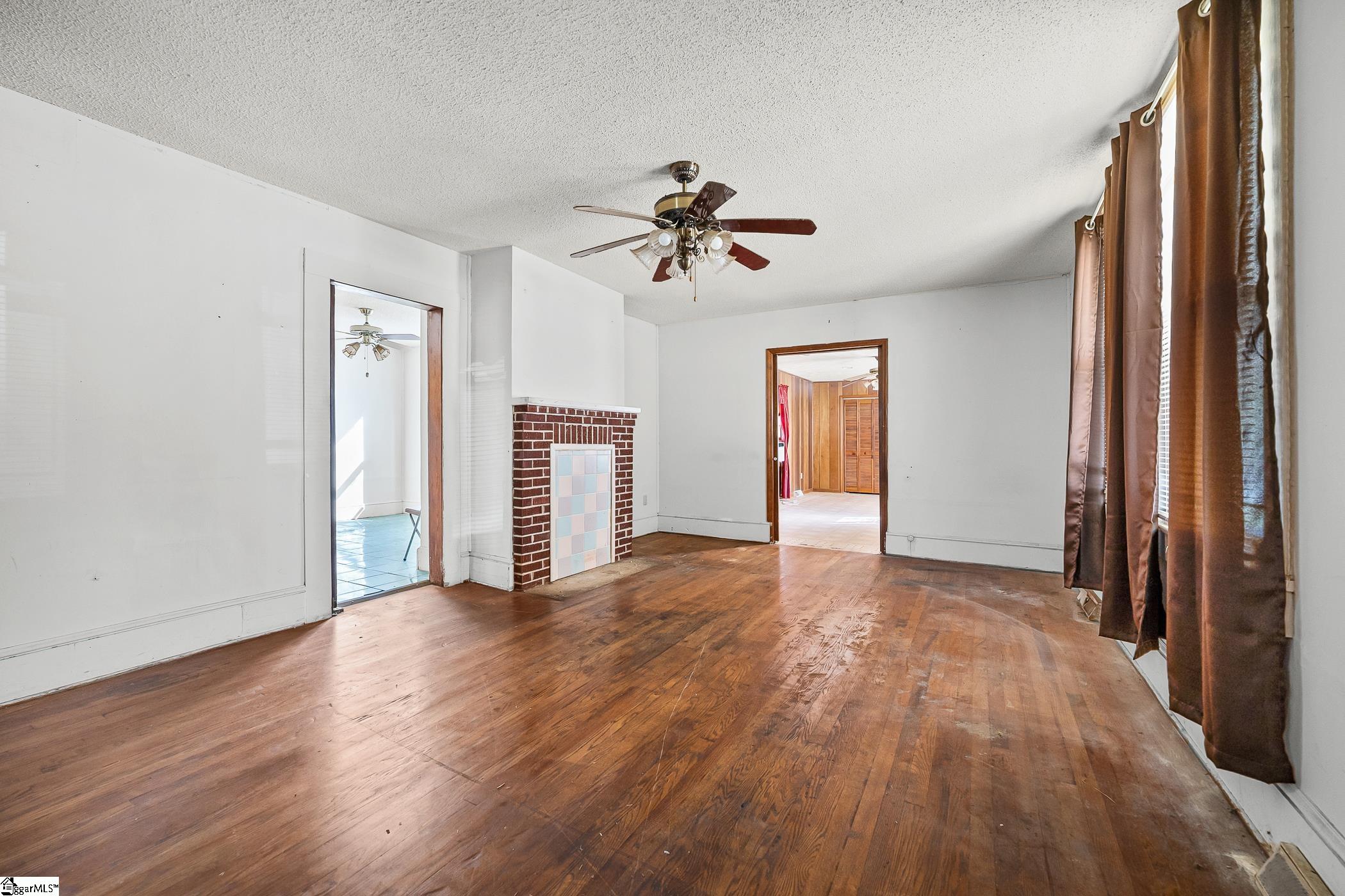 303 Pine Street Property Photo 3
