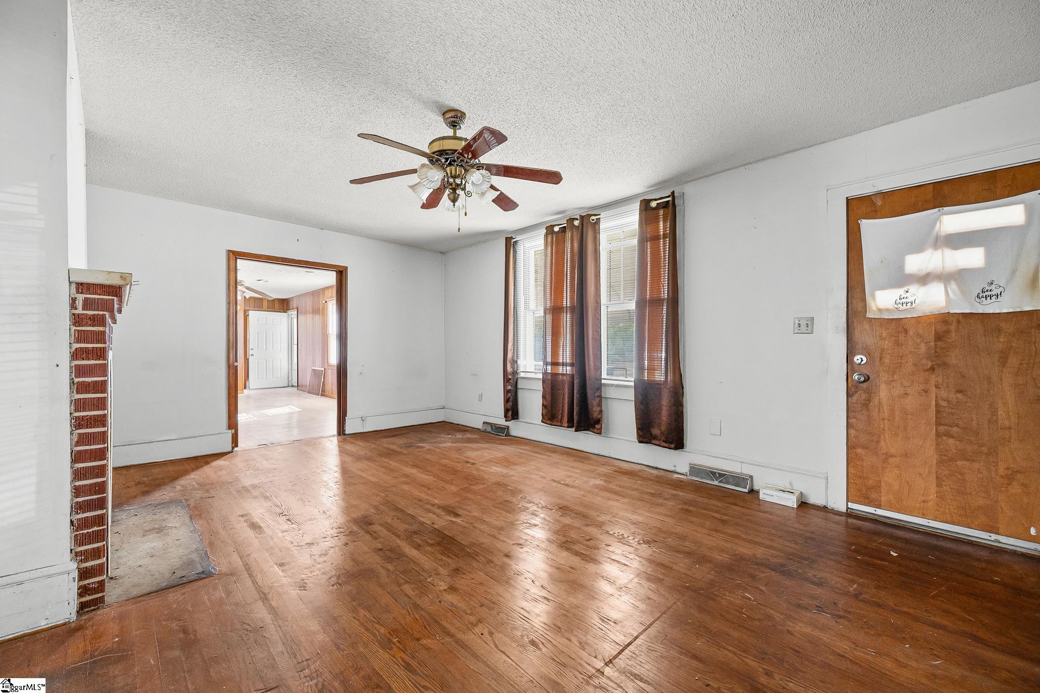 303 Pine Street Property Photo 4