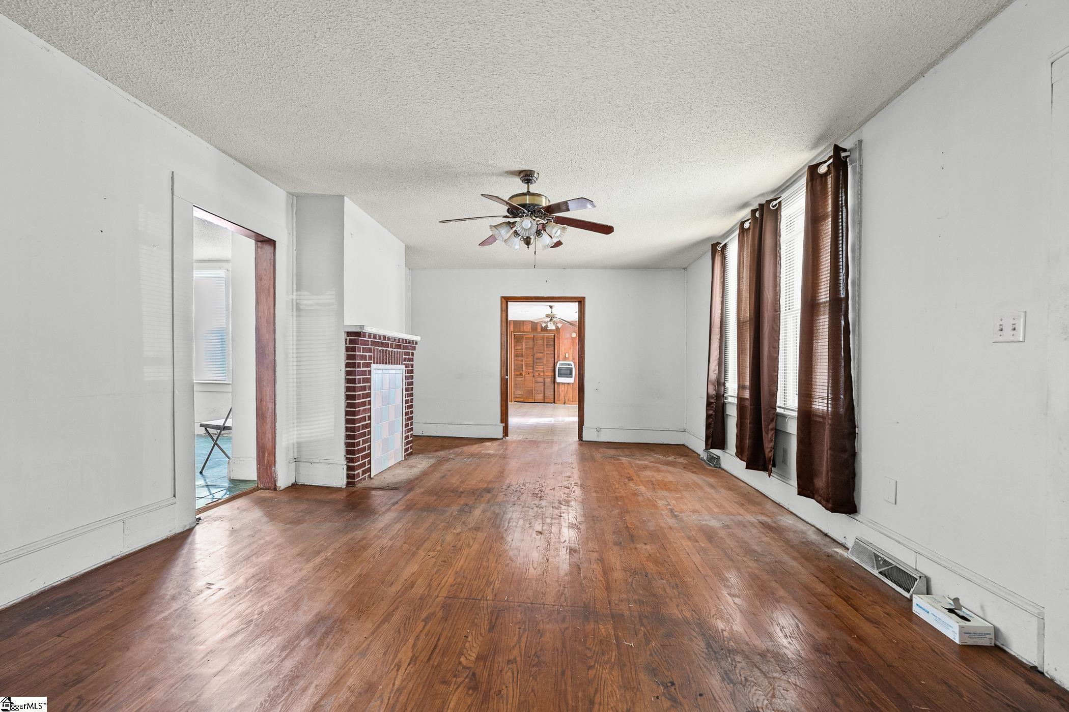 303 Pine Street Property Photo 7