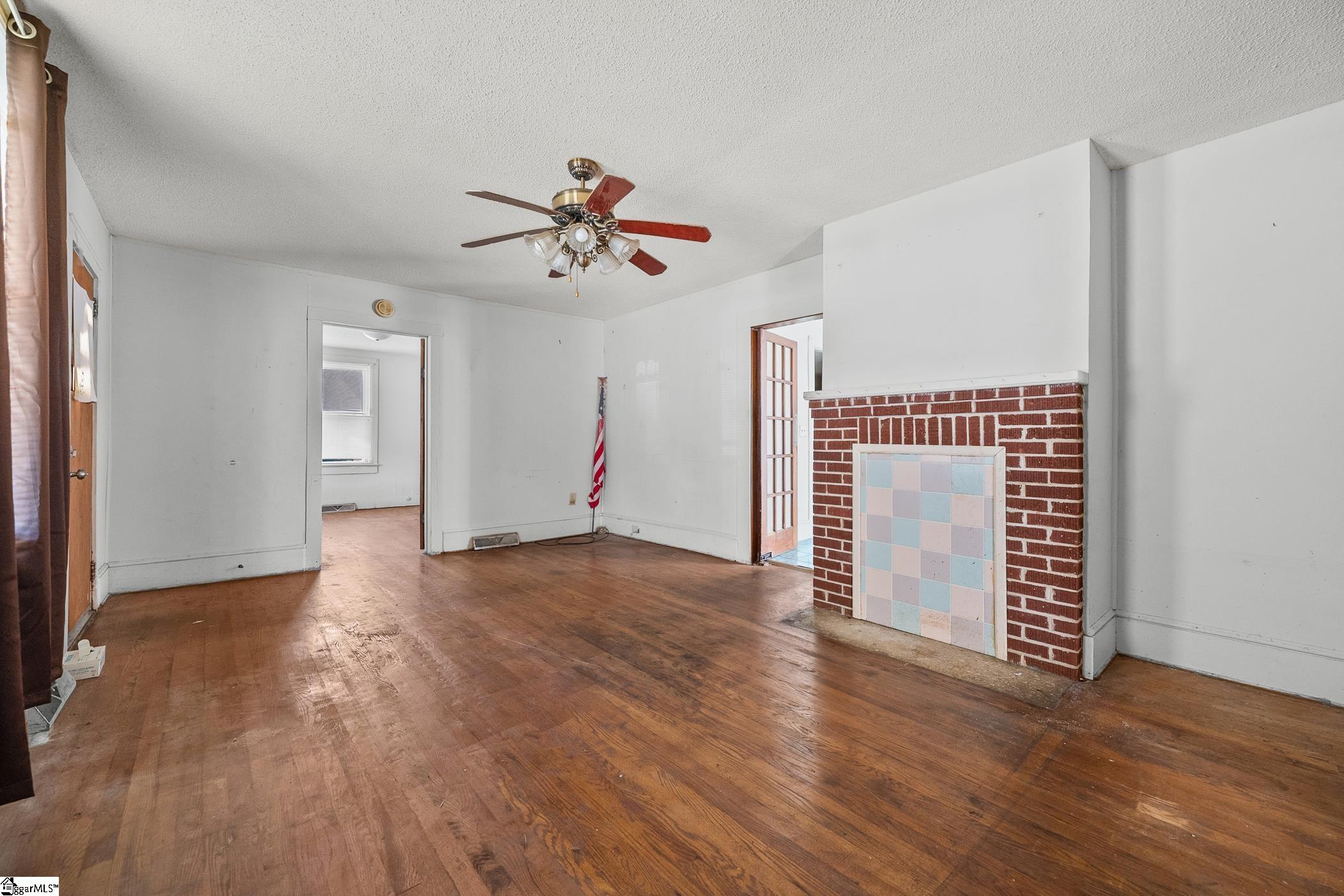 303 Pine Street Property Photo 8