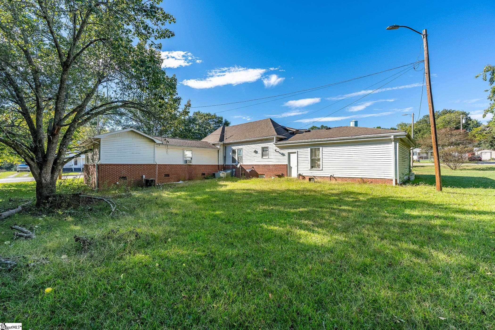 303 Pine Street Property Photo 14