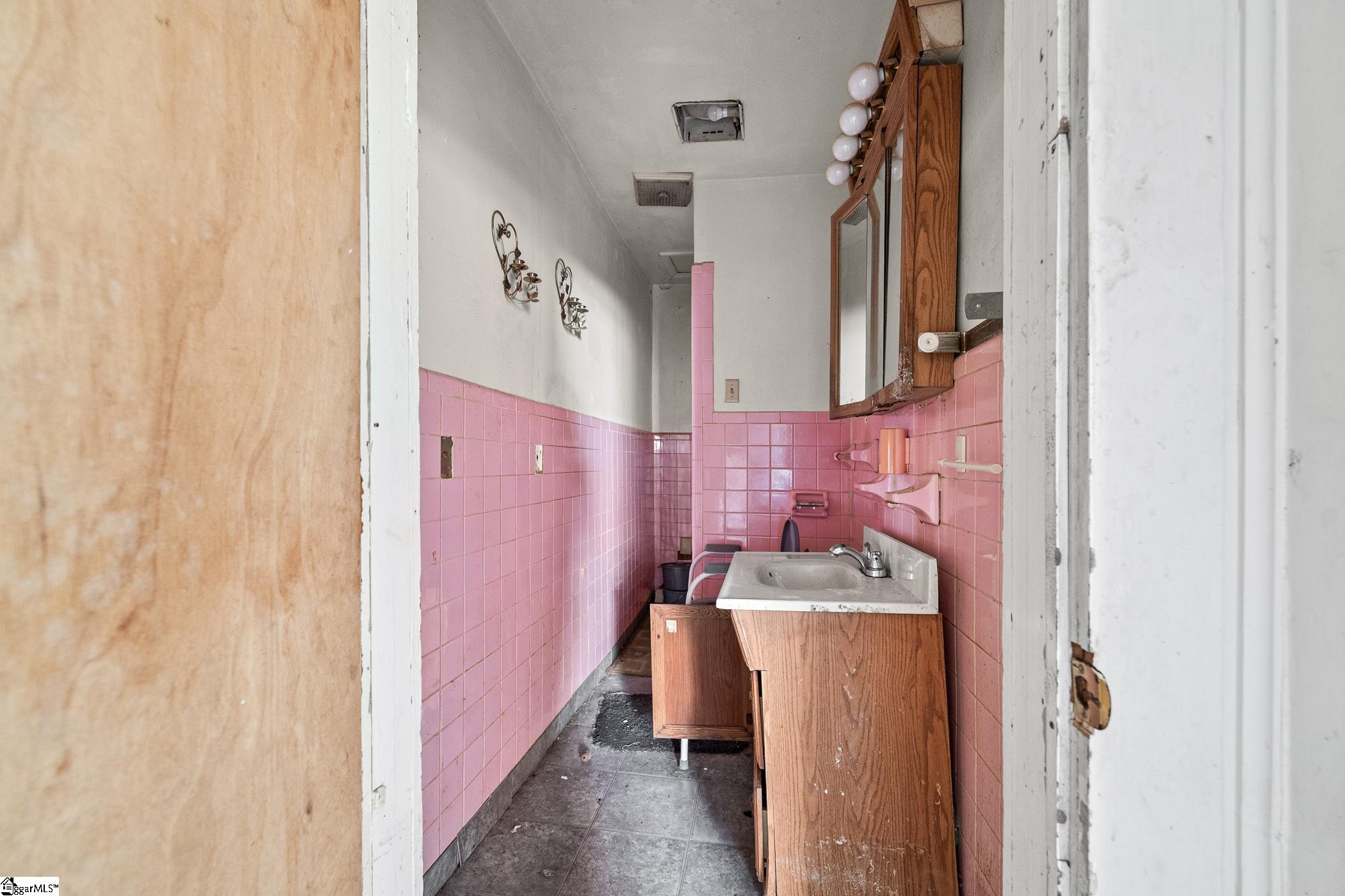 303 Pine Street Property Photo 17