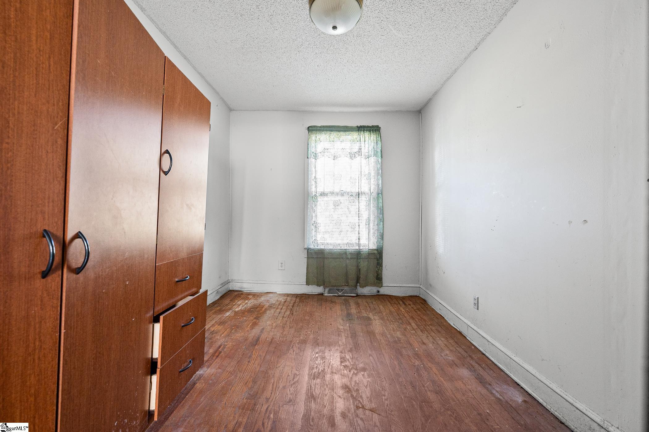 303 Pine Street Property Photo 18
