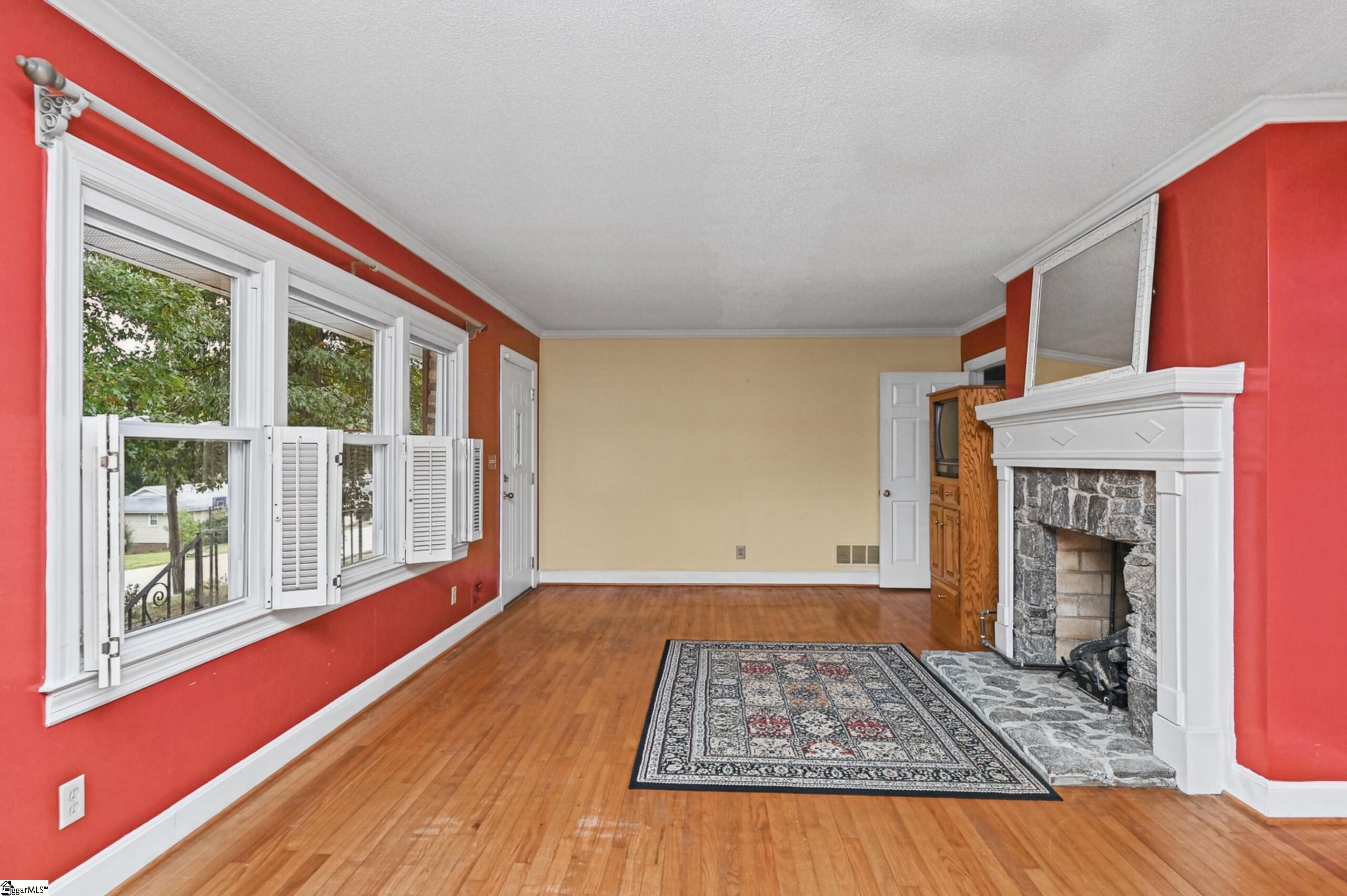 221 Lowndes Avenue Property Photo 3