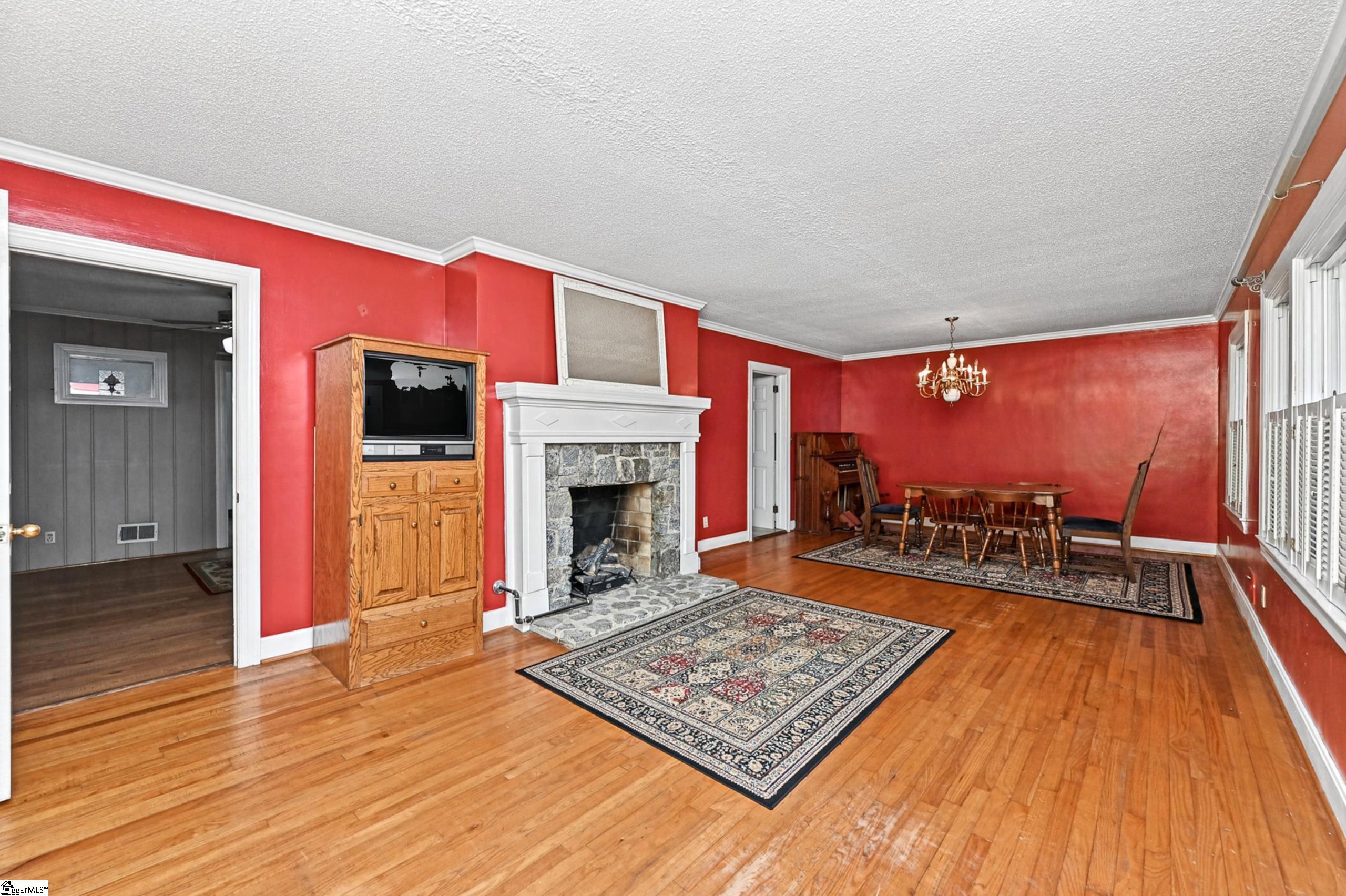 221 Lowndes Avenue Property Photo 4