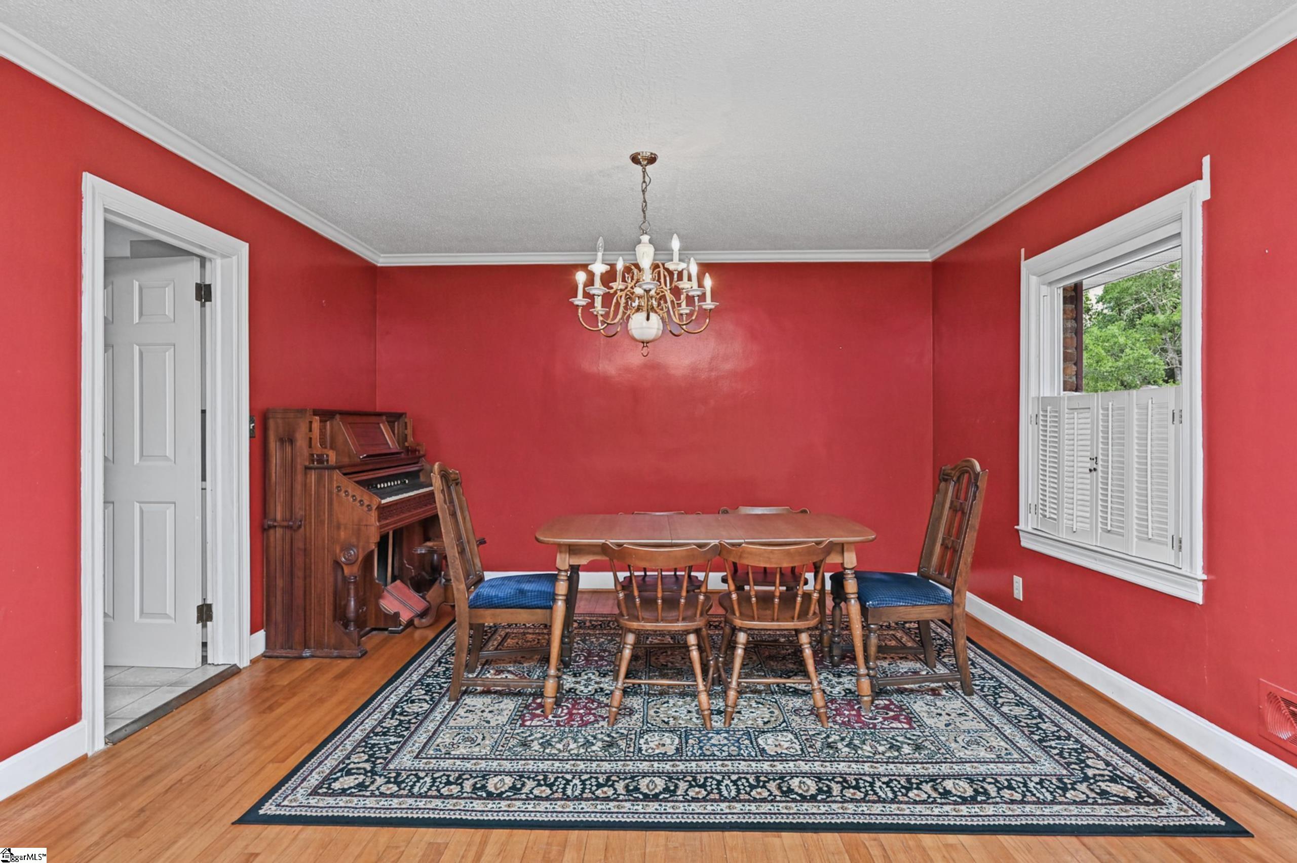 221 Lowndes Avenue Property Photo 6