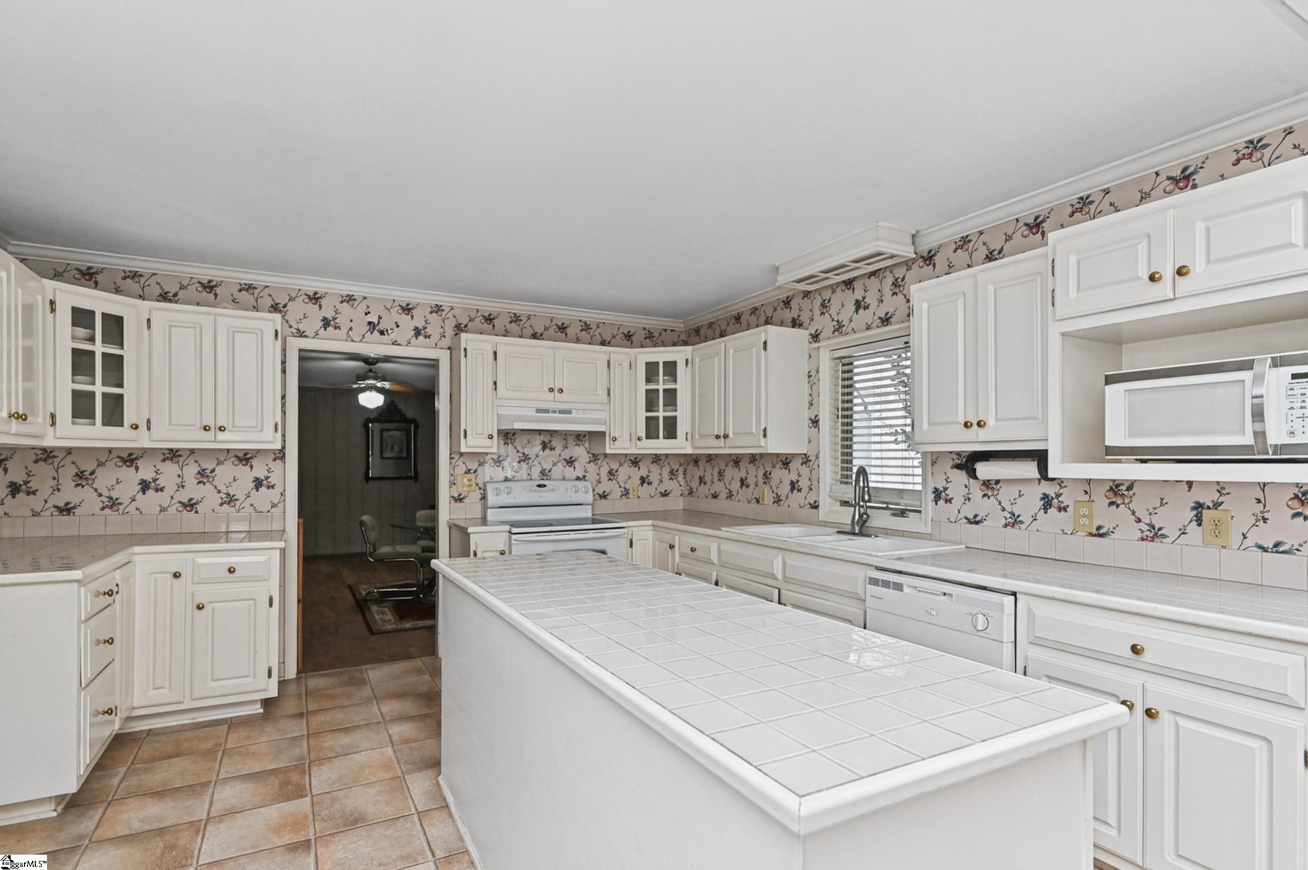 221 Lowndes Avenue Property Photo 7