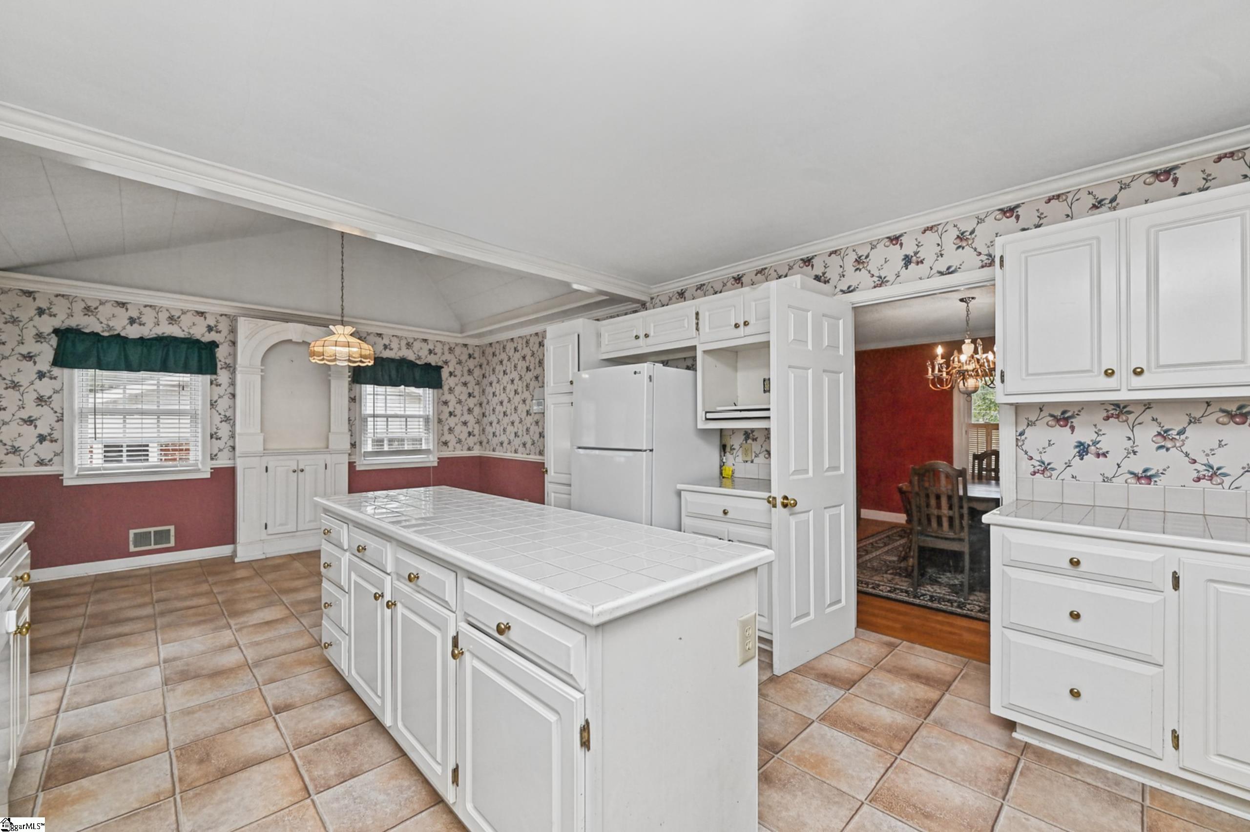 221 Lowndes Avenue Property Photo 10