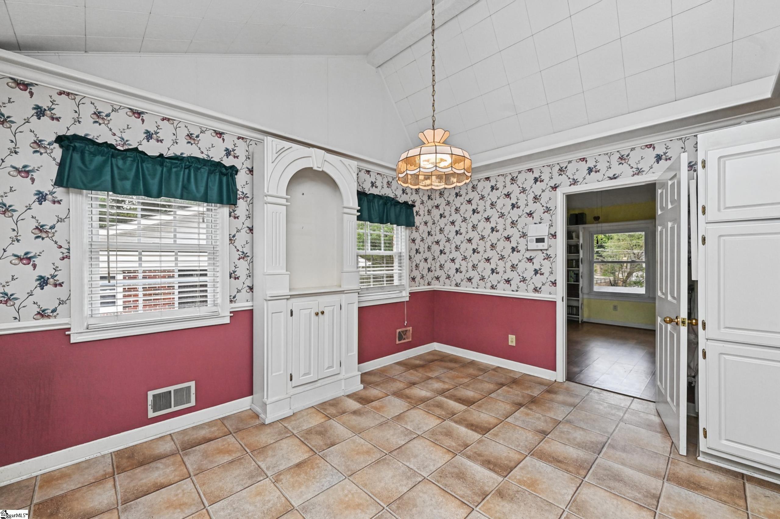 221 Lowndes Avenue Property Photo 11