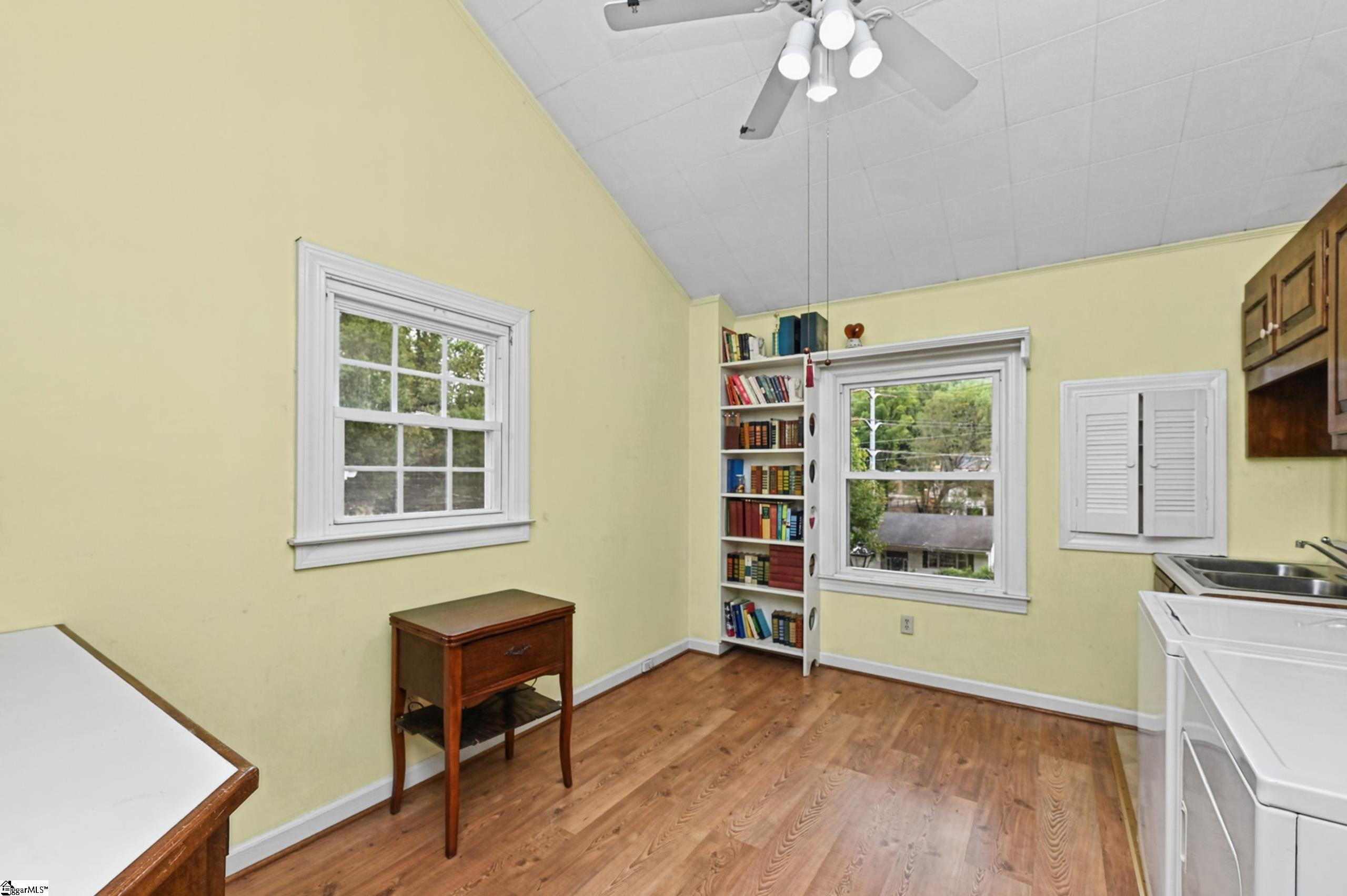 221 Lowndes Avenue Property Photo 12
