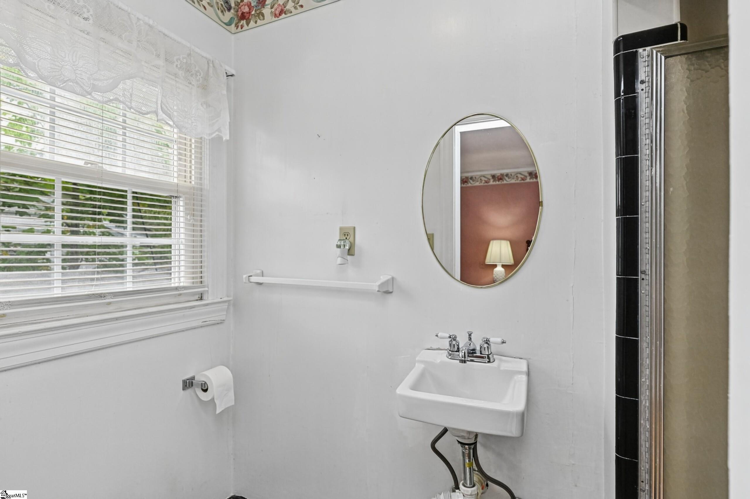221 Lowndes Avenue Property Photo 19