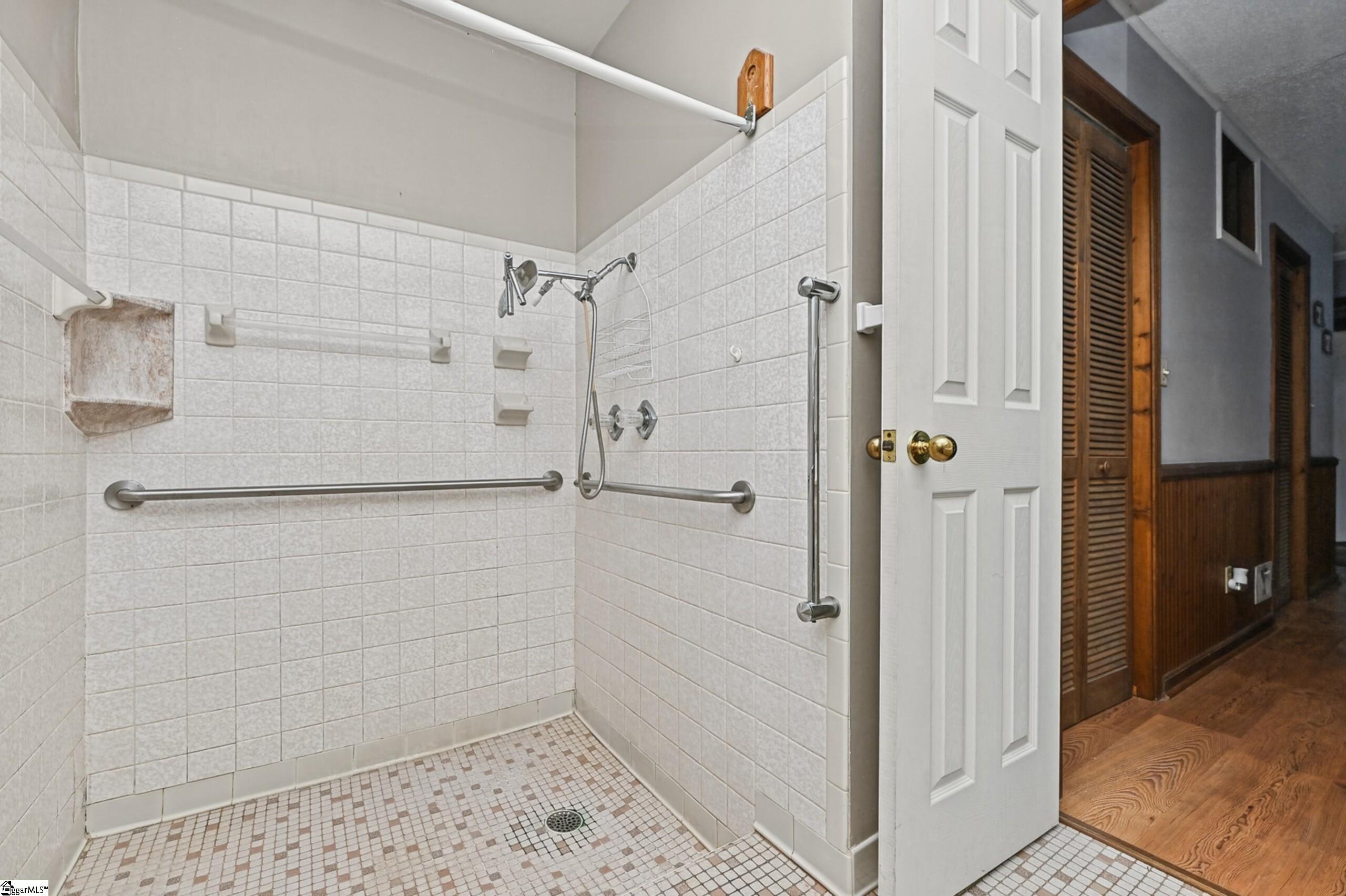 221 Lowndes Avenue Property Photo 25