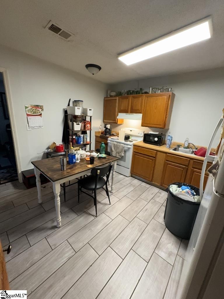 902 Railroad Street Property Photo 15