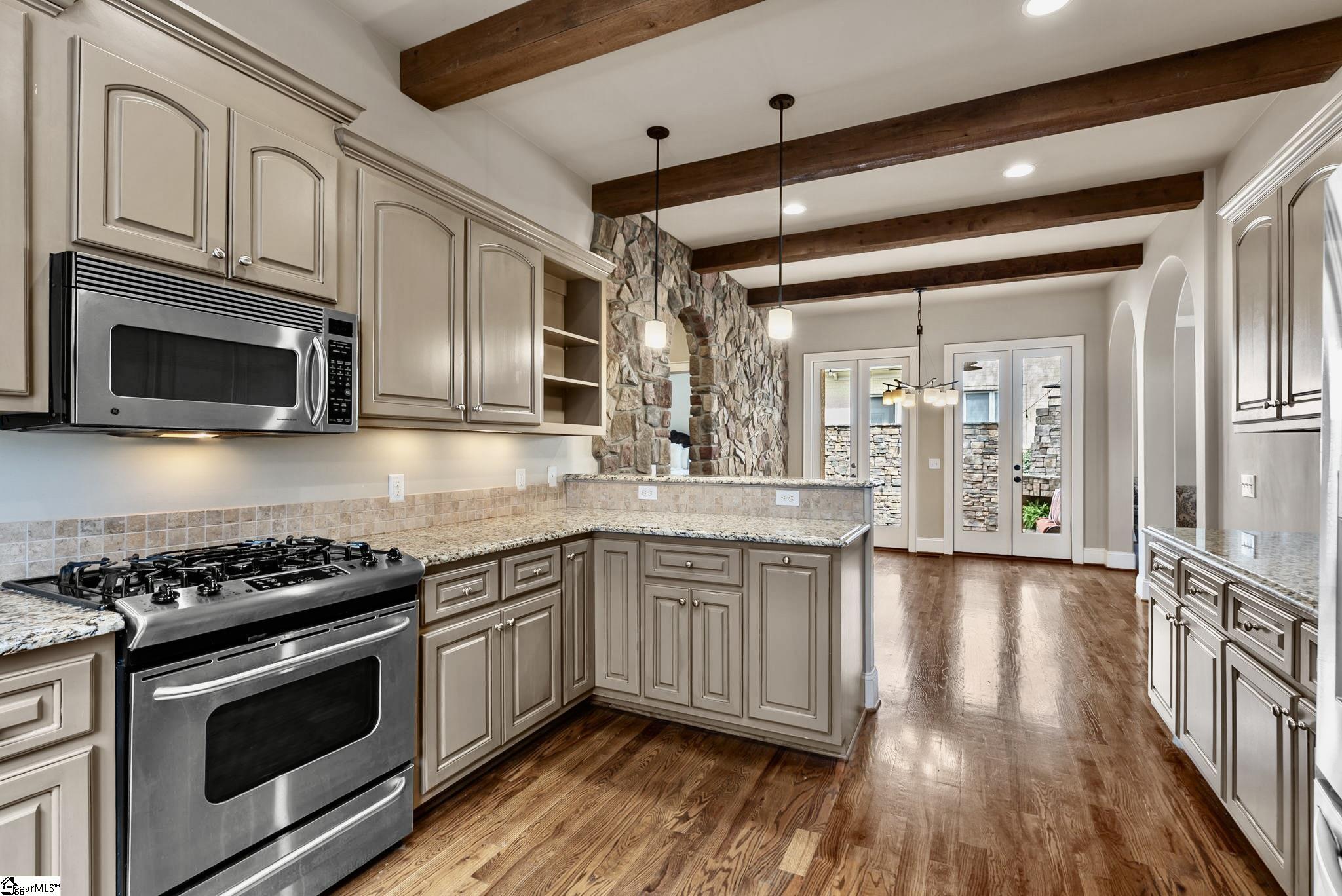 8 Arezzo Drive Property Photo 21