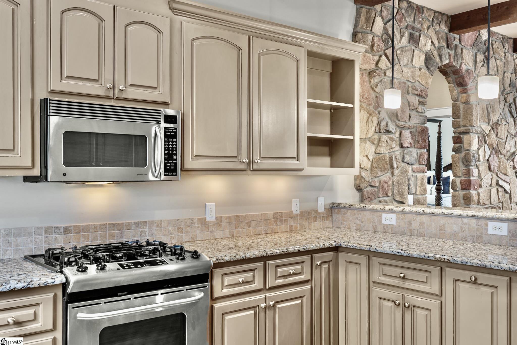 8 Arezzo Drive Property Photo 23