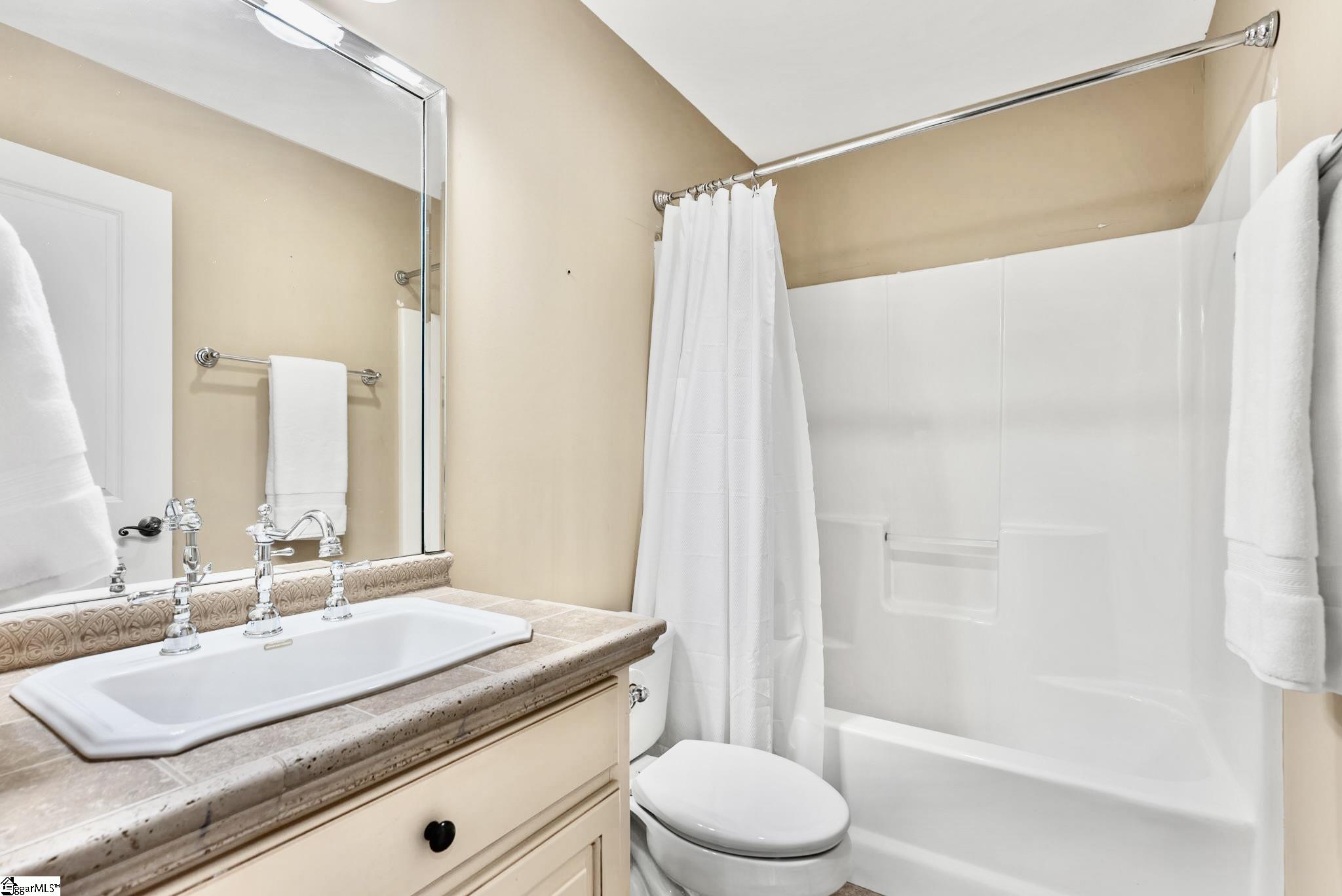 8 Arezzo Drive Property Photo 38
