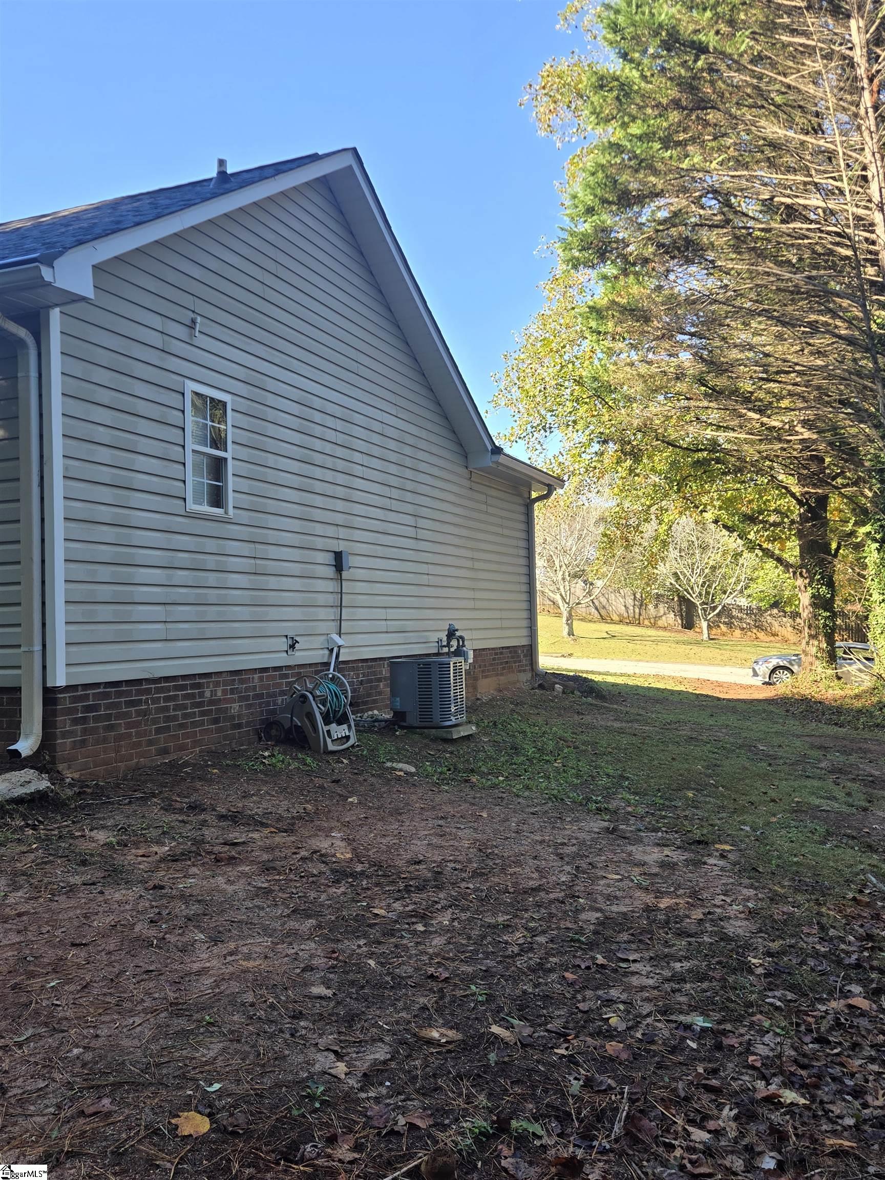 126 Kingsgate Way Property Photo 4