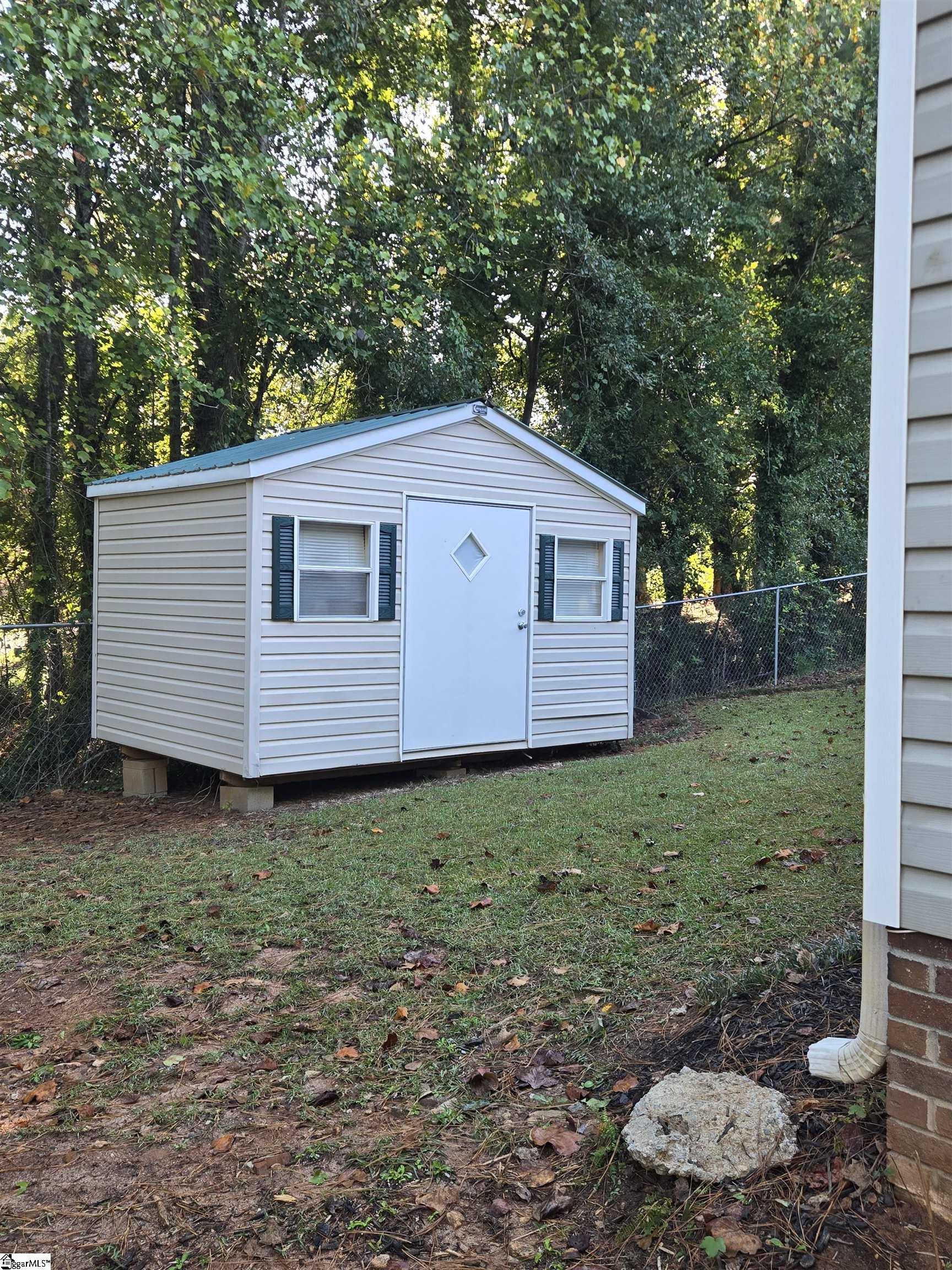 126 Kingsgate Way Property Photo 5