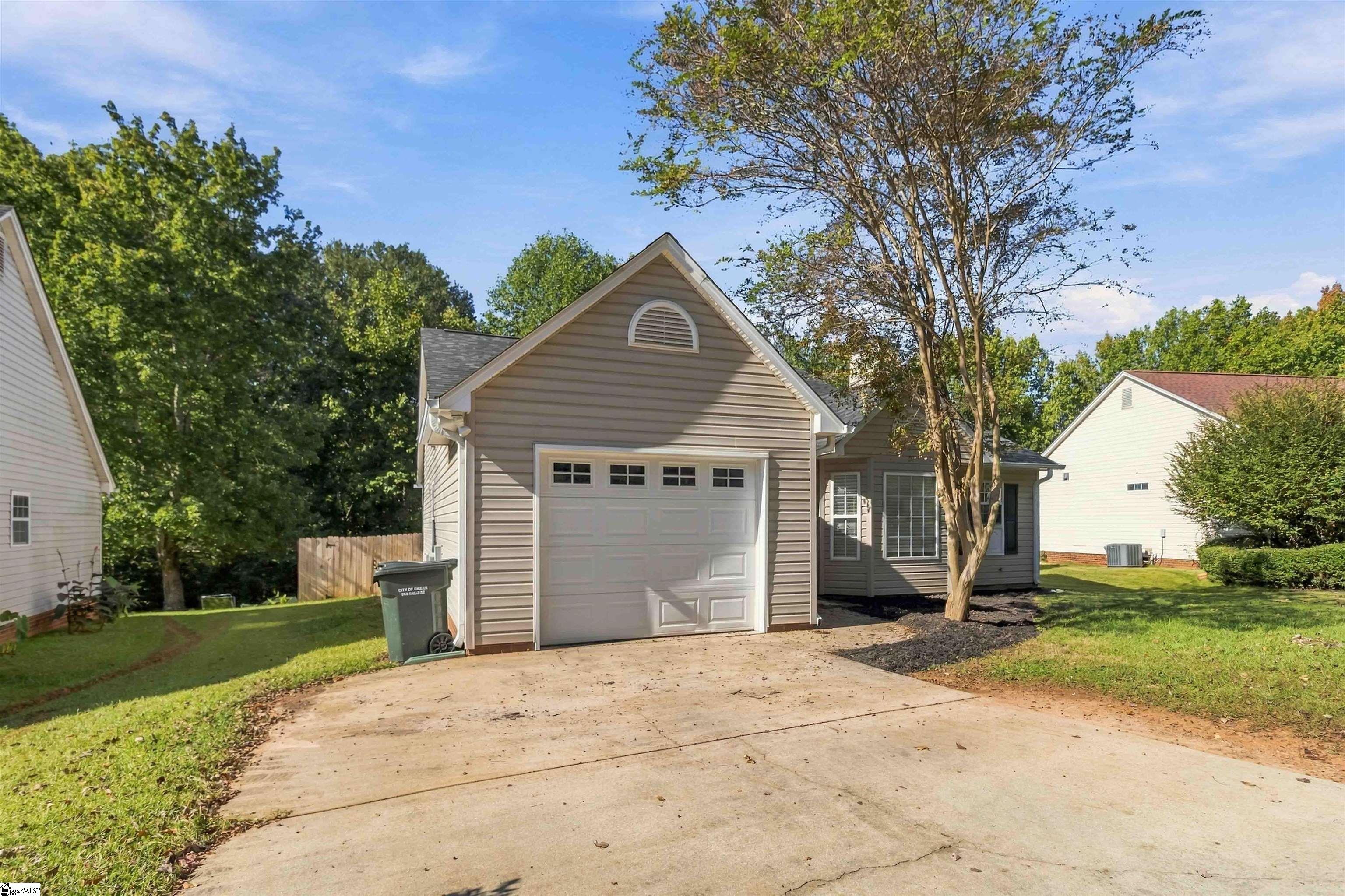 205 Riverside Chase Circle Property Photo 3