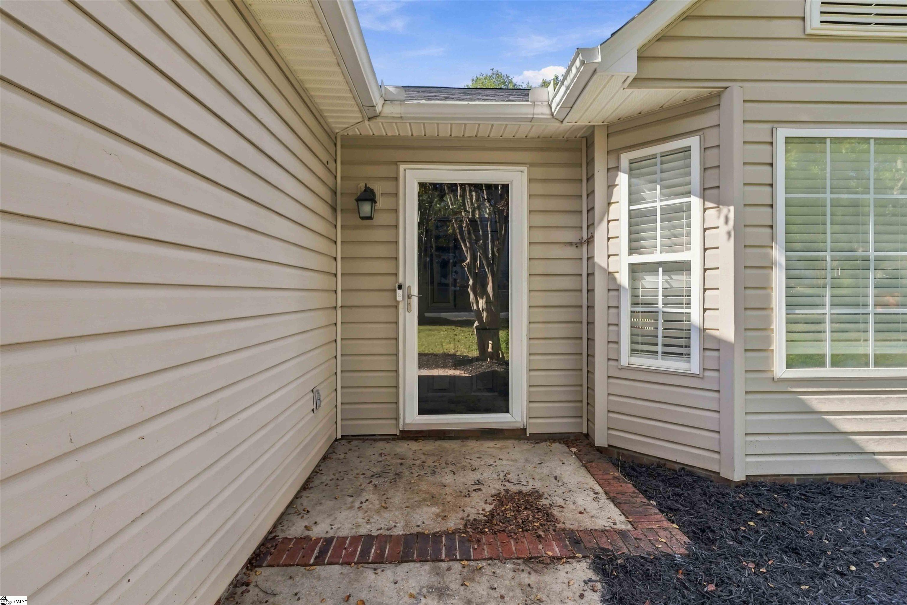 205 Riverside Chase Circle Property Photo 4