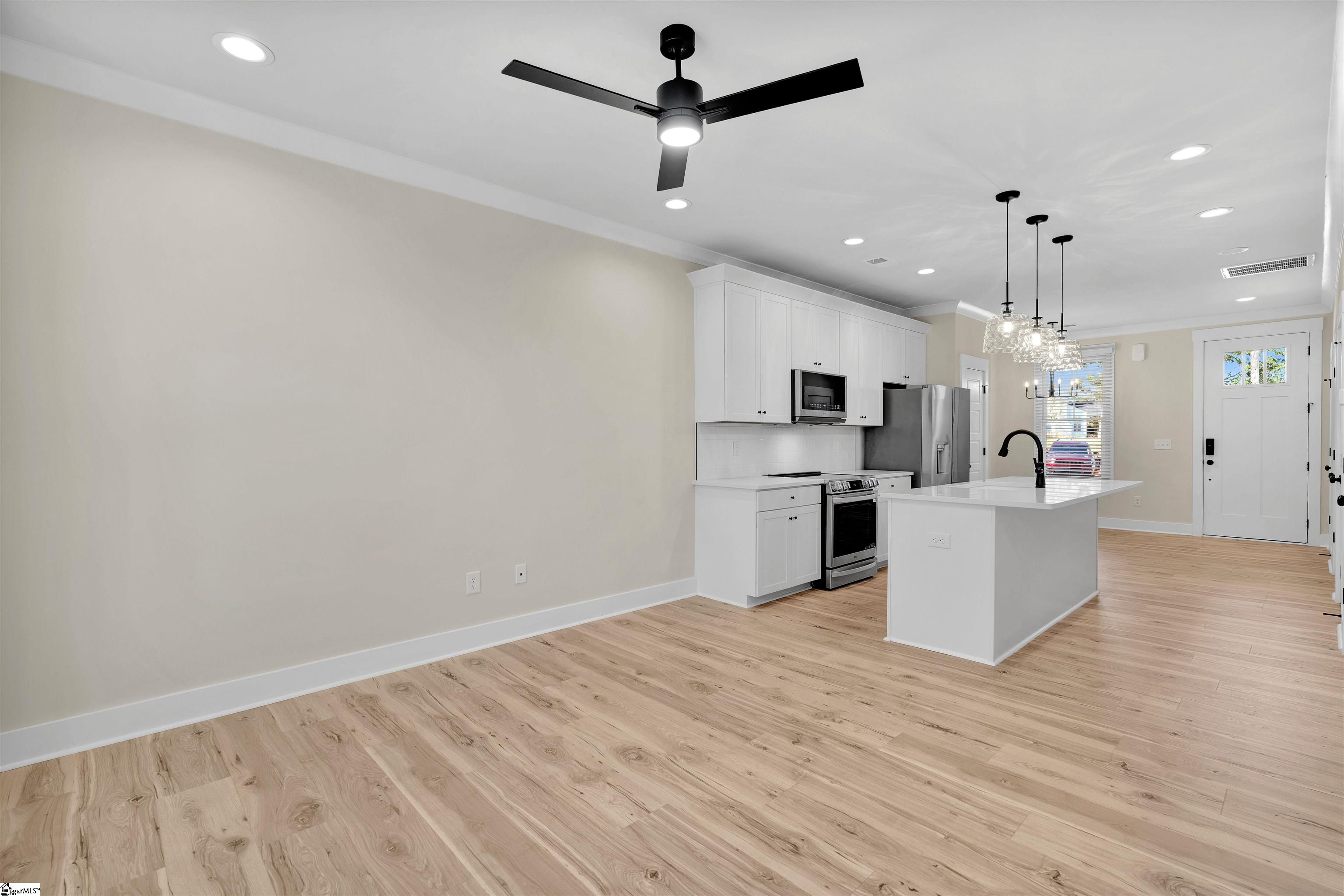 9 Hawthorne Lane Property Photo 10