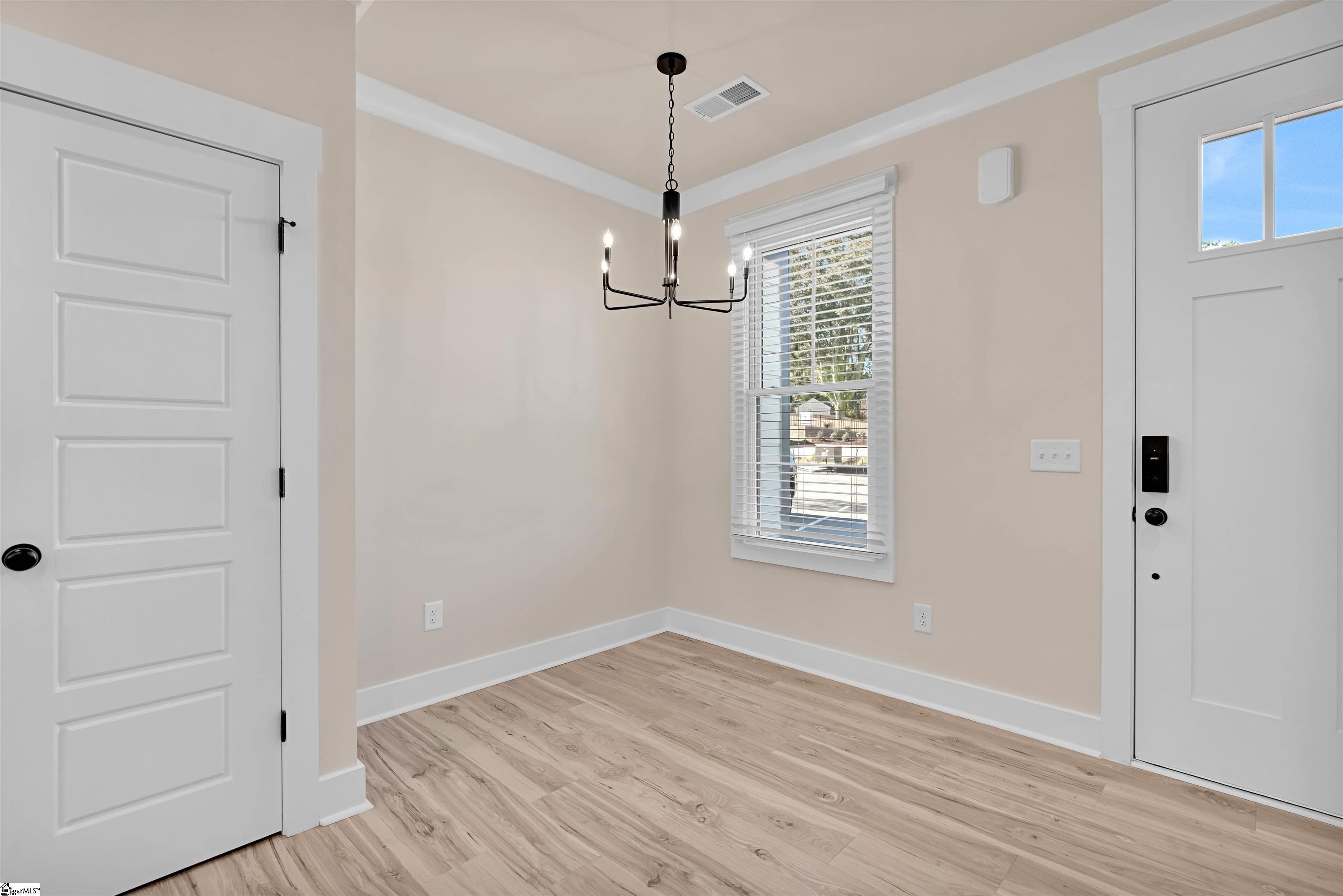 9 Hawthorne Lane Property Photo 4